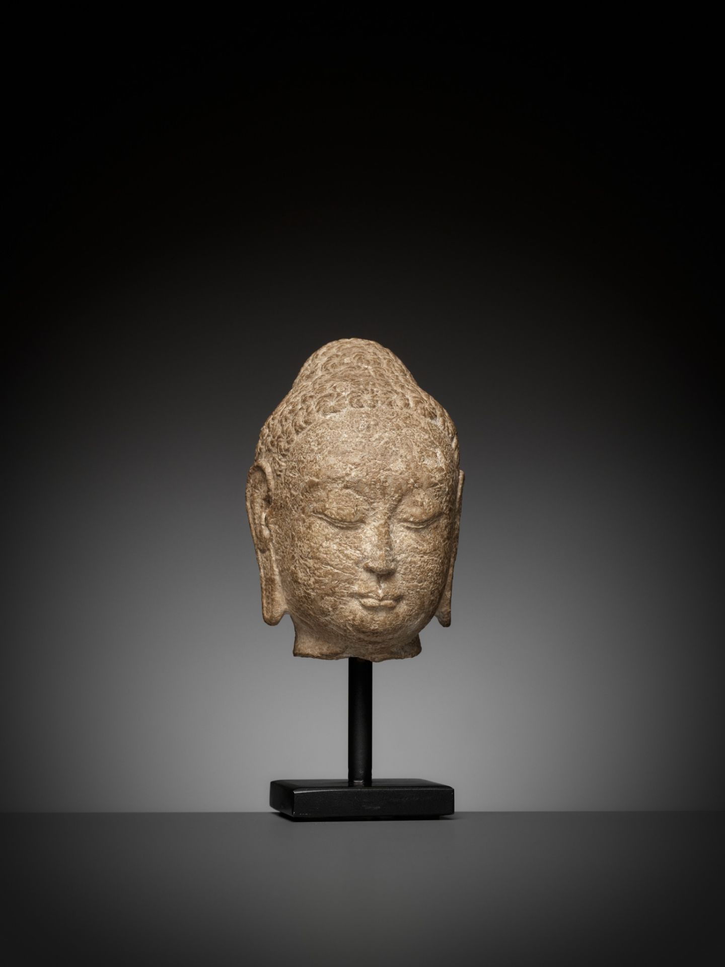 A FINE LIMESTONE HEAD OF BUDDHA, NORTHERN QI DYNASTY - Image 10 of 11