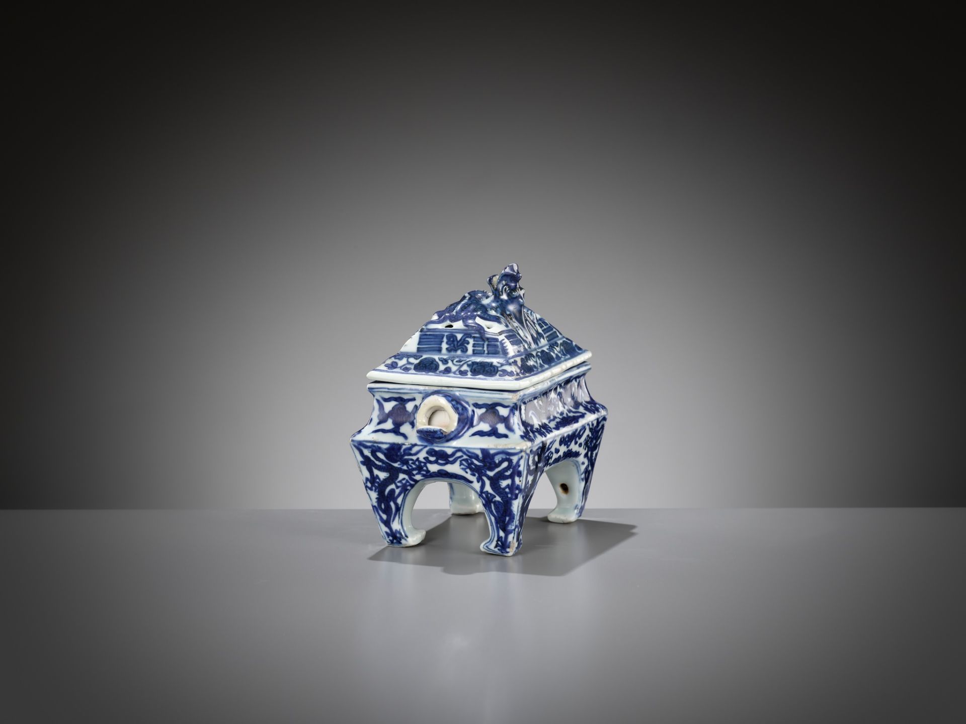 A RARE BLUE AND WHITE 'DRAGON' CENSER, WANLI MARK AND PERIOD - Image 8 of 16