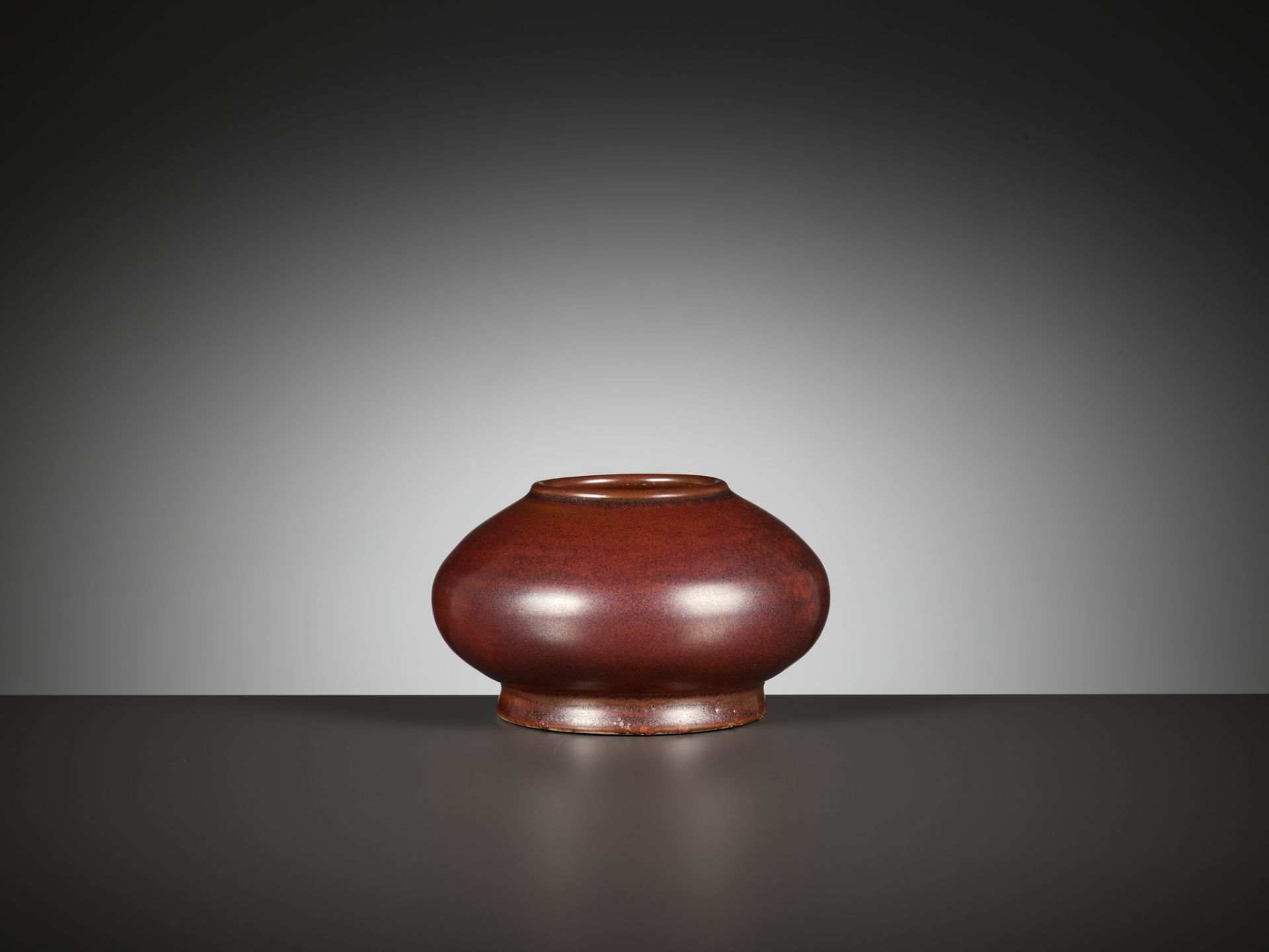 AN IRON-RUST GLAZED WATERPOT, QING DYNASTY - Image 3 of 9