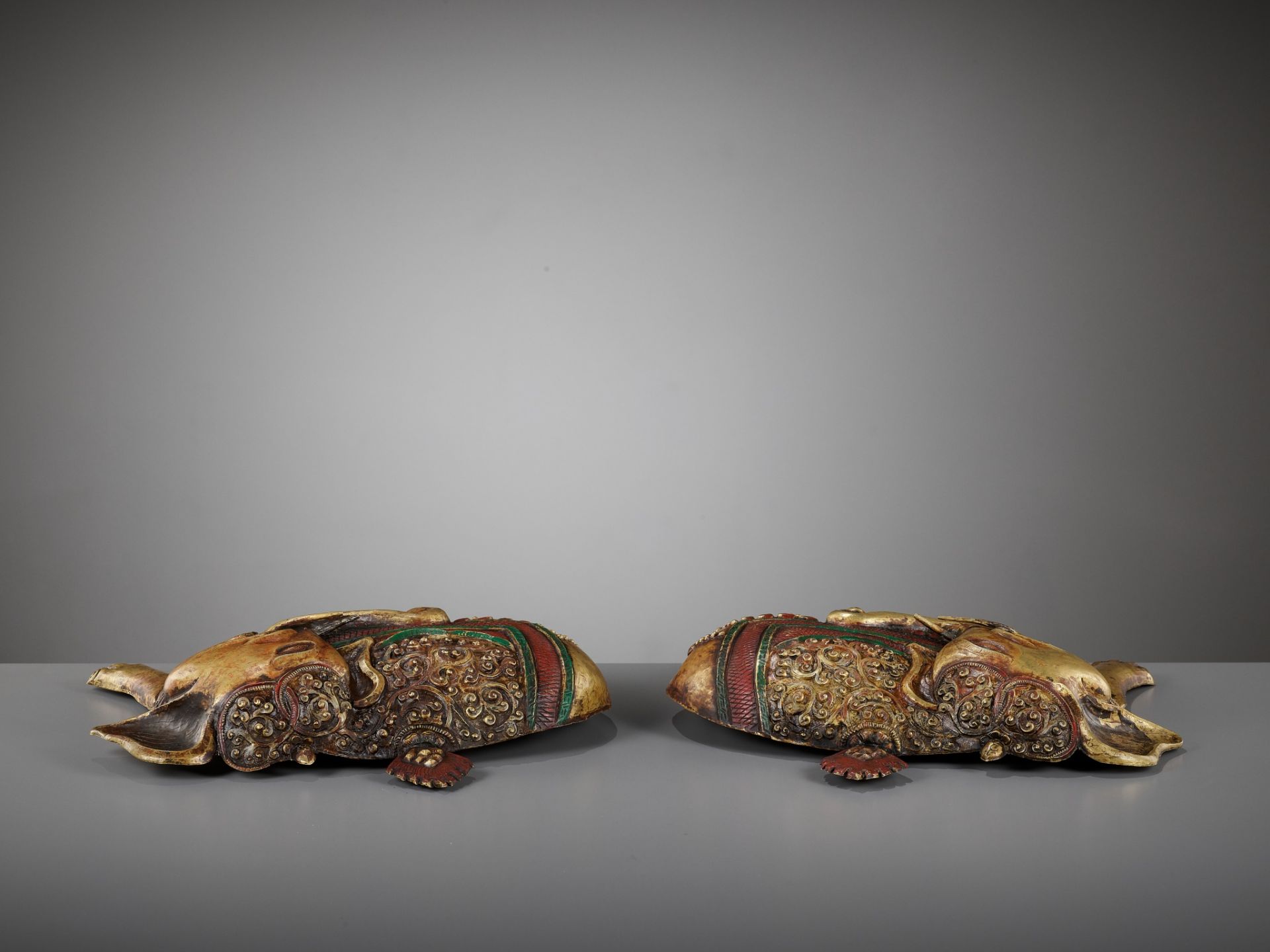 A PAIR OF GILT AND POLYCHROME-DECORATED COPPER REPOUSSE PLAQUES, HASTIRATNA, 17TH-18TH CENTURY - Image 10 of 12