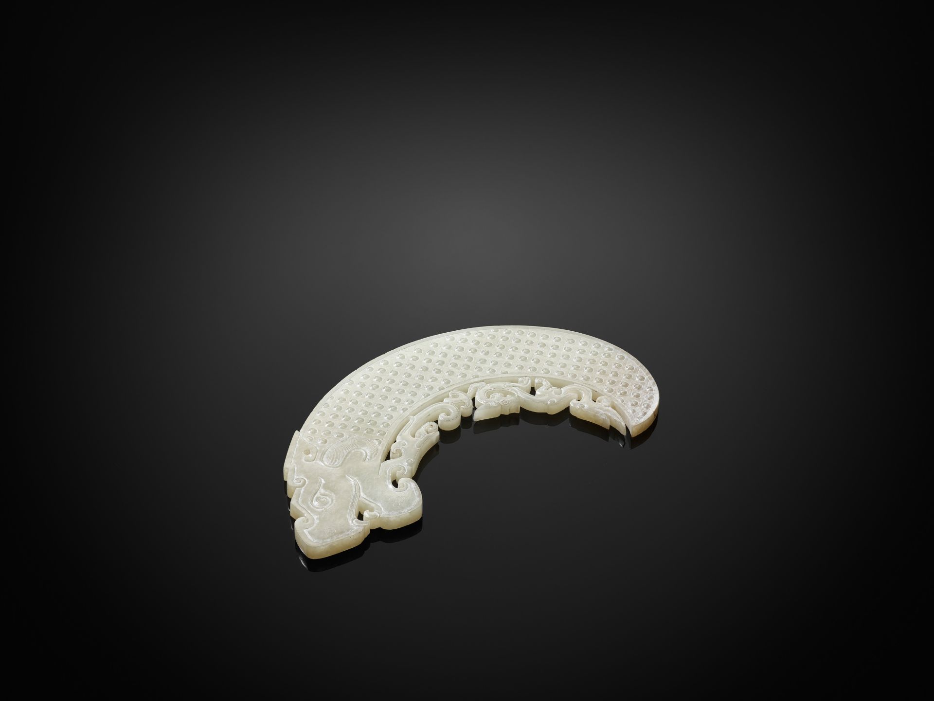 A WHITE JADE 'DRAGON' ORNAMENT, WESTERN HAN - Image 7 of 8