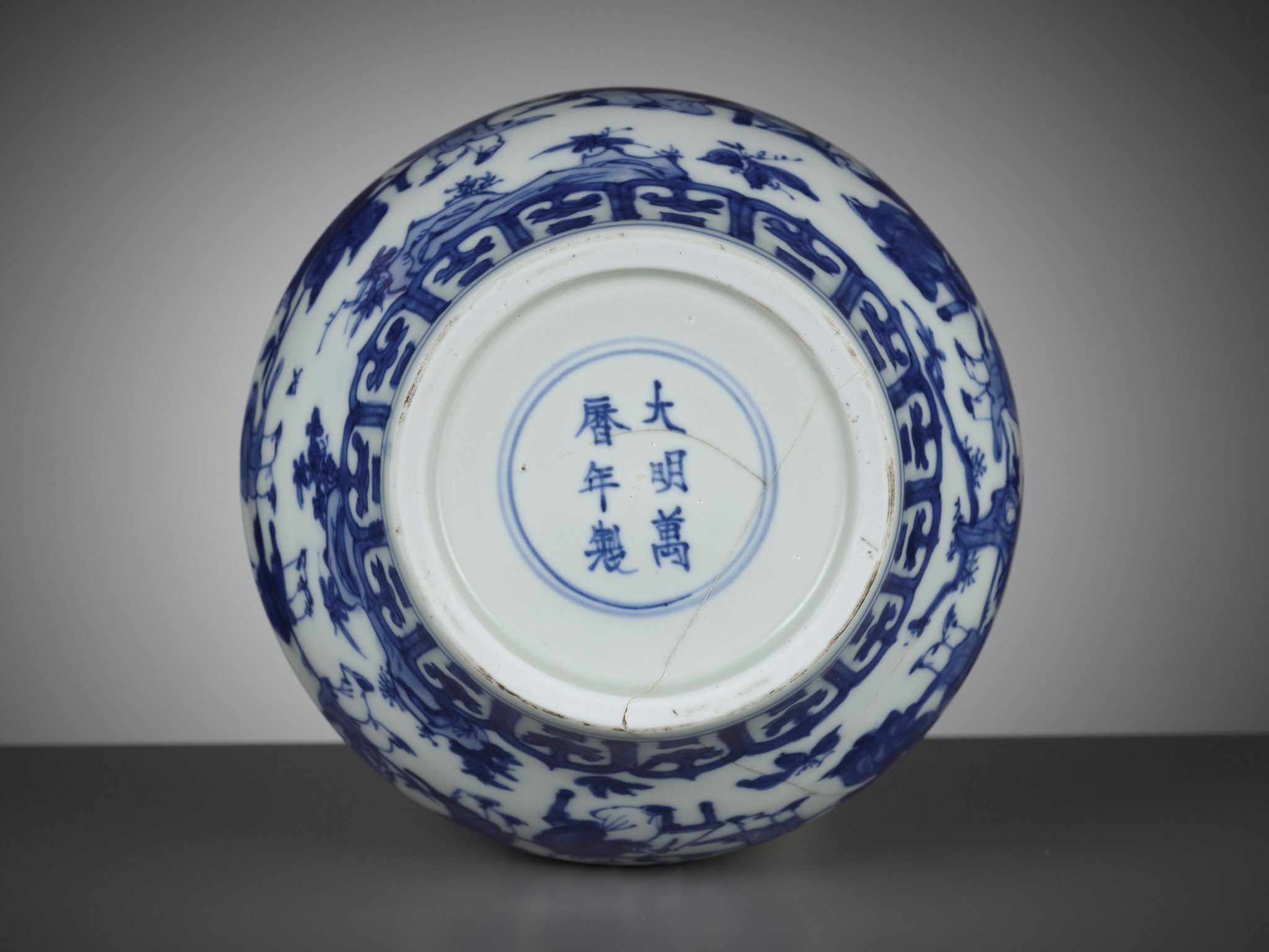 A BLUE AND WHITE 'SCHOLARS AND BOYS' JAR, GUAN, WANLI MARK AND PERIOD - Image 2 of 15