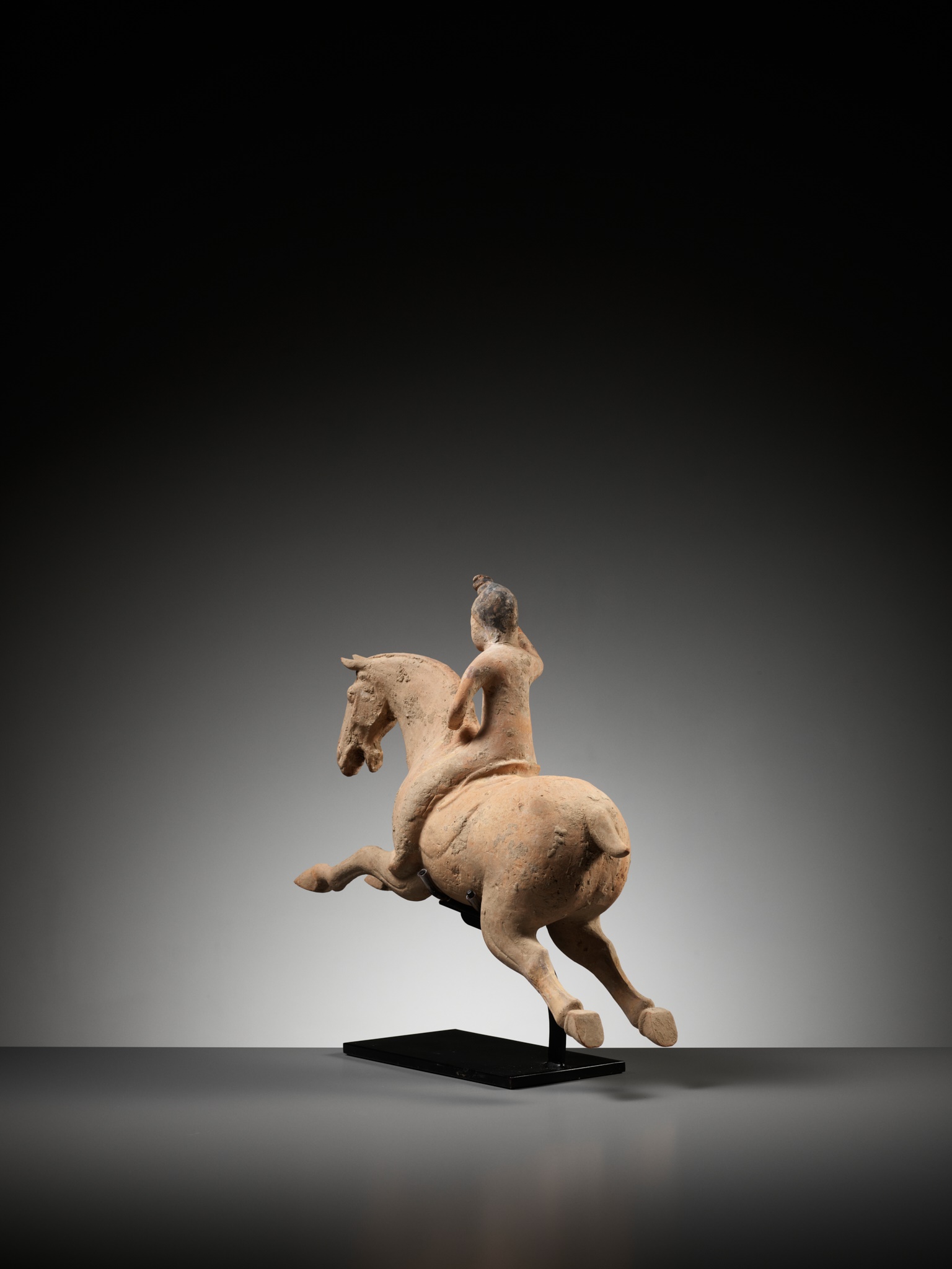 A PAINTED POTTERY FIGURE OF A POLO PLAYER, SUI TO TANG DYNASTY - Image 3 of 10