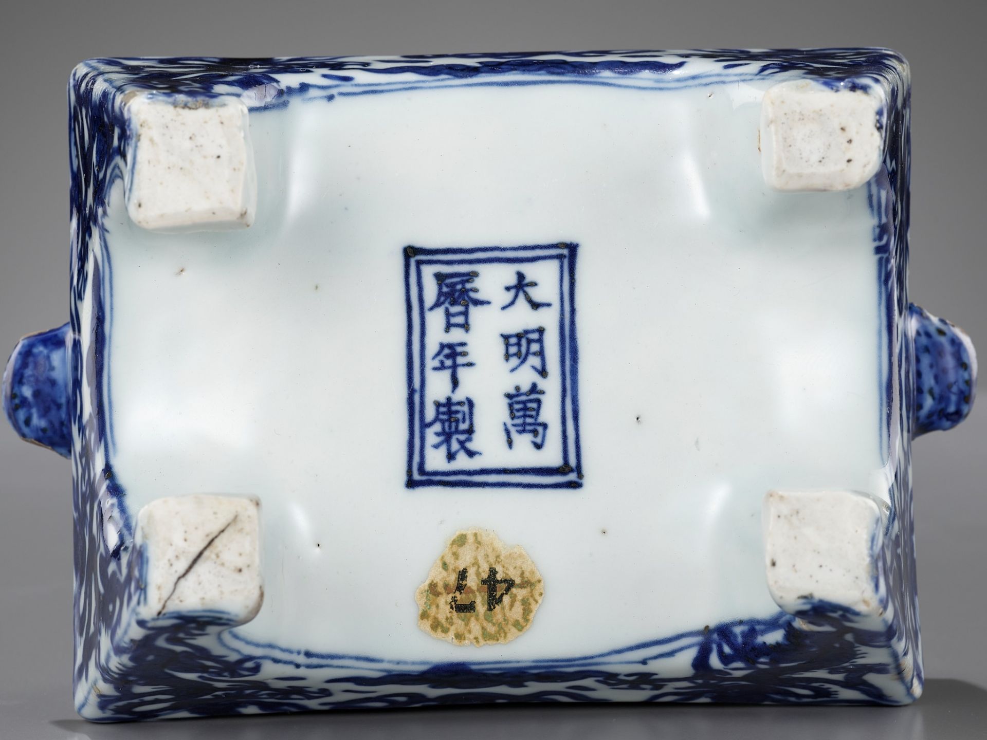 A RARE BLUE AND WHITE 'DRAGON' CENSER, WANLI MARK AND PERIOD - Bild 2 aus 16