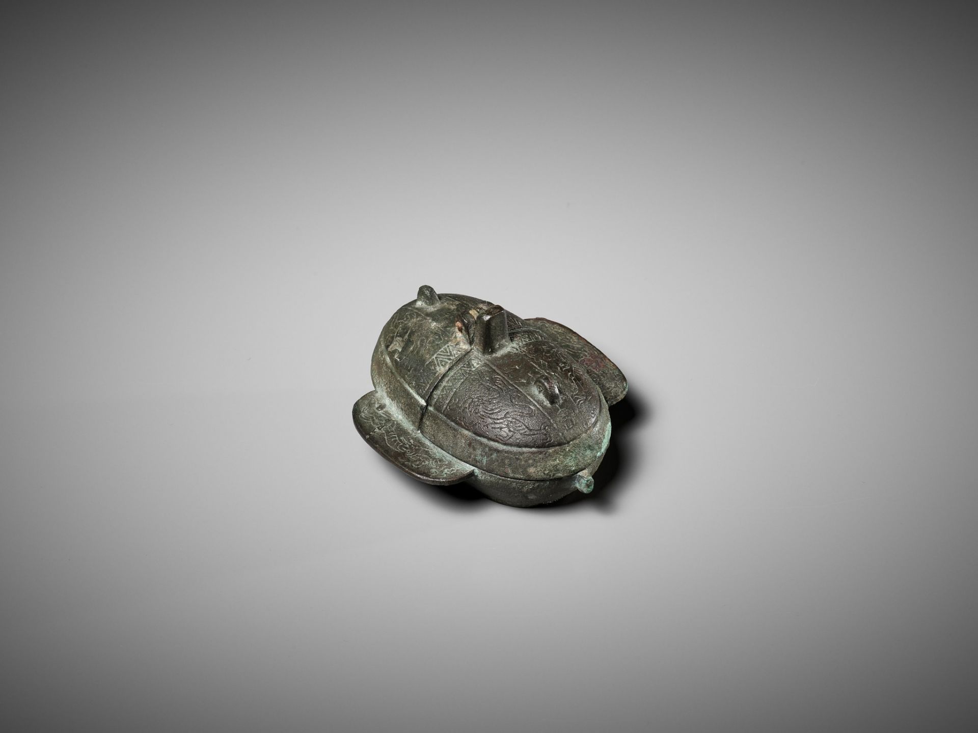 AN OVAL BRONZE FOLDING OIL LAMP, DENG, HAN DYNASTY - Image 16 of 16