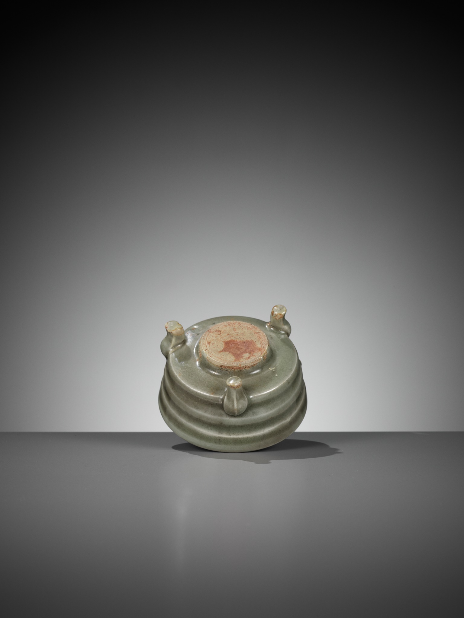 A SMALL LONGQUAN CELADON TRIPOD CENSER, LIAN, SONG DYNASTY - Image 9 of 9