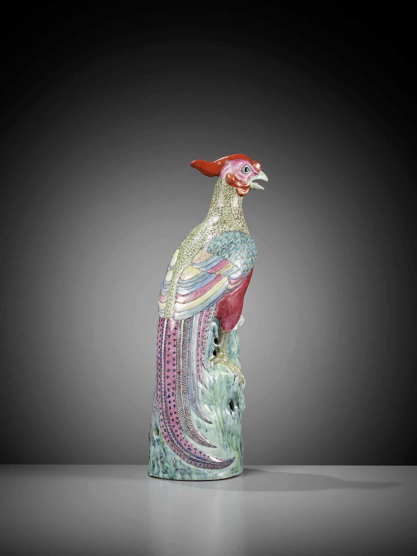 A FAMILLE ROSE FIGURE OF A PHOENIX, PAN YUNLONG MARK, 19TH CENTURY - Bild 4 aus 10