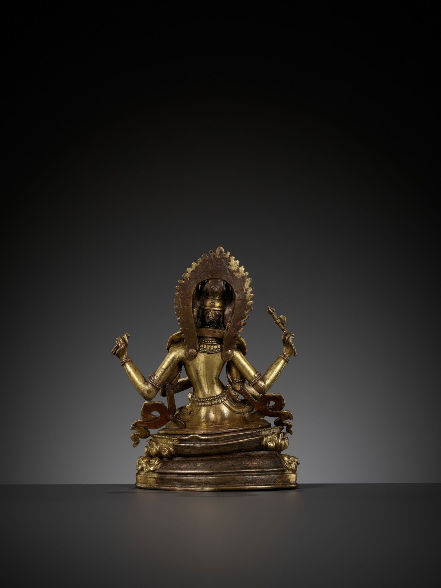 A CAST AND REPOUSSE GILT COPPER ALLOY FIGURE OF TARA, NEPAL, 18TH-19TH CENTURY - Image 10 of 13