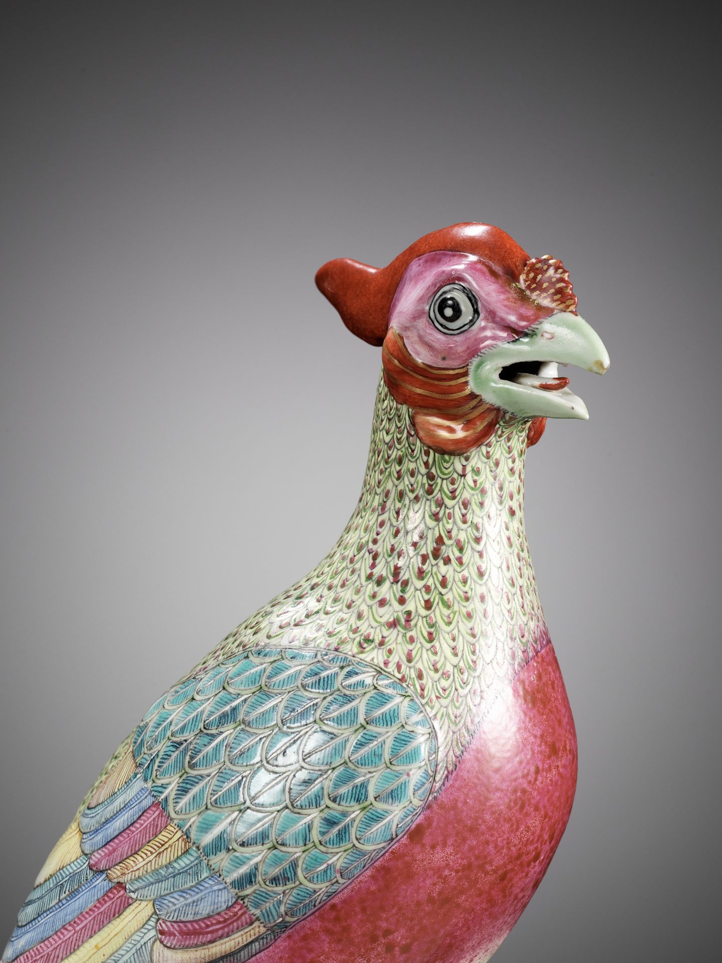 A FAMILLE ROSE FIGURE OF A PHOENIX, PAN YUNLONG MARK, 19TH CENTURY - Bild 3 aus 10