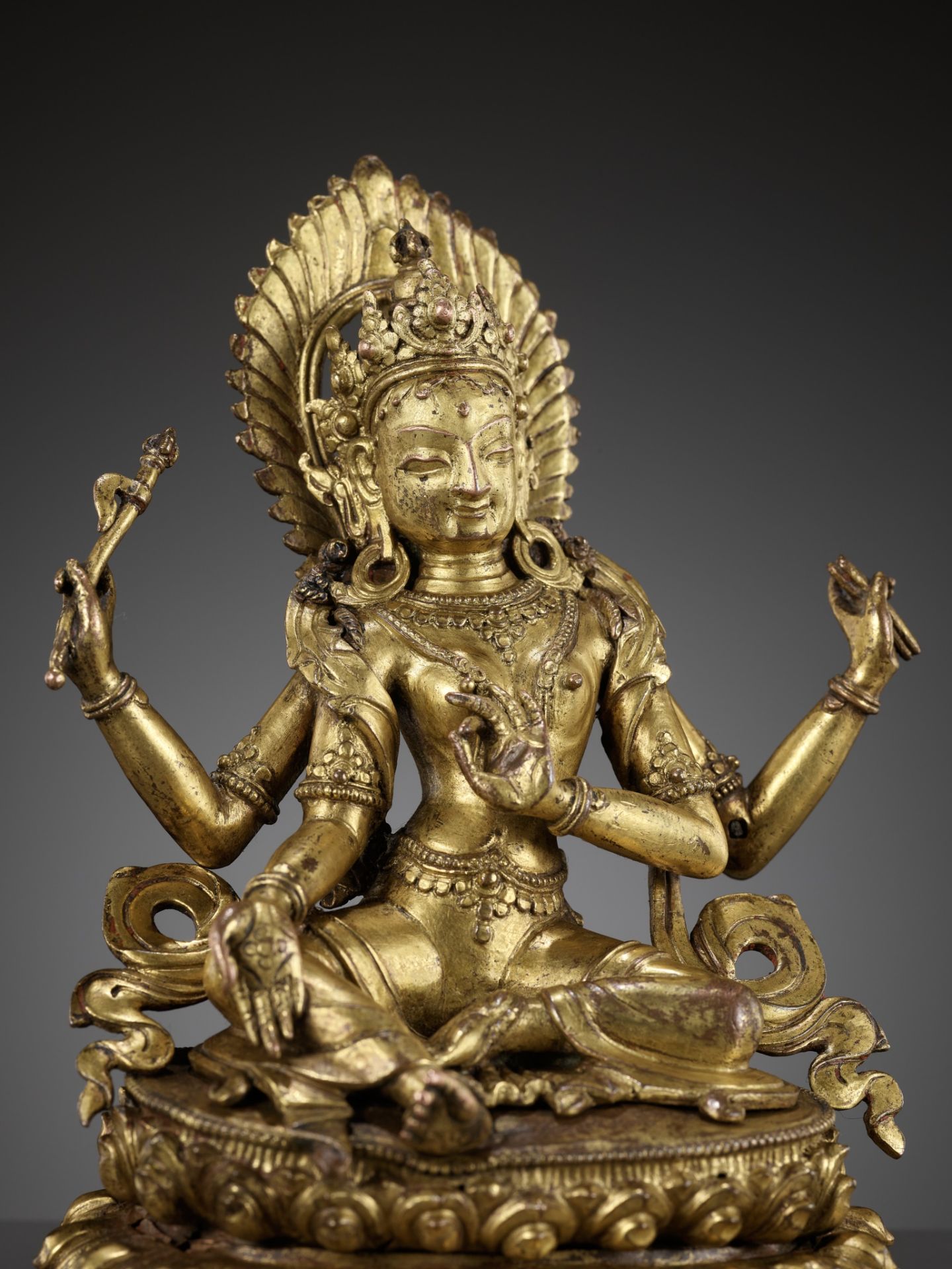 A CAST AND REPOUSSE GILT COPPER ALLOY FIGURE OF TARA, NEPAL, 18TH-19TH CENTURY - Image 3 of 13