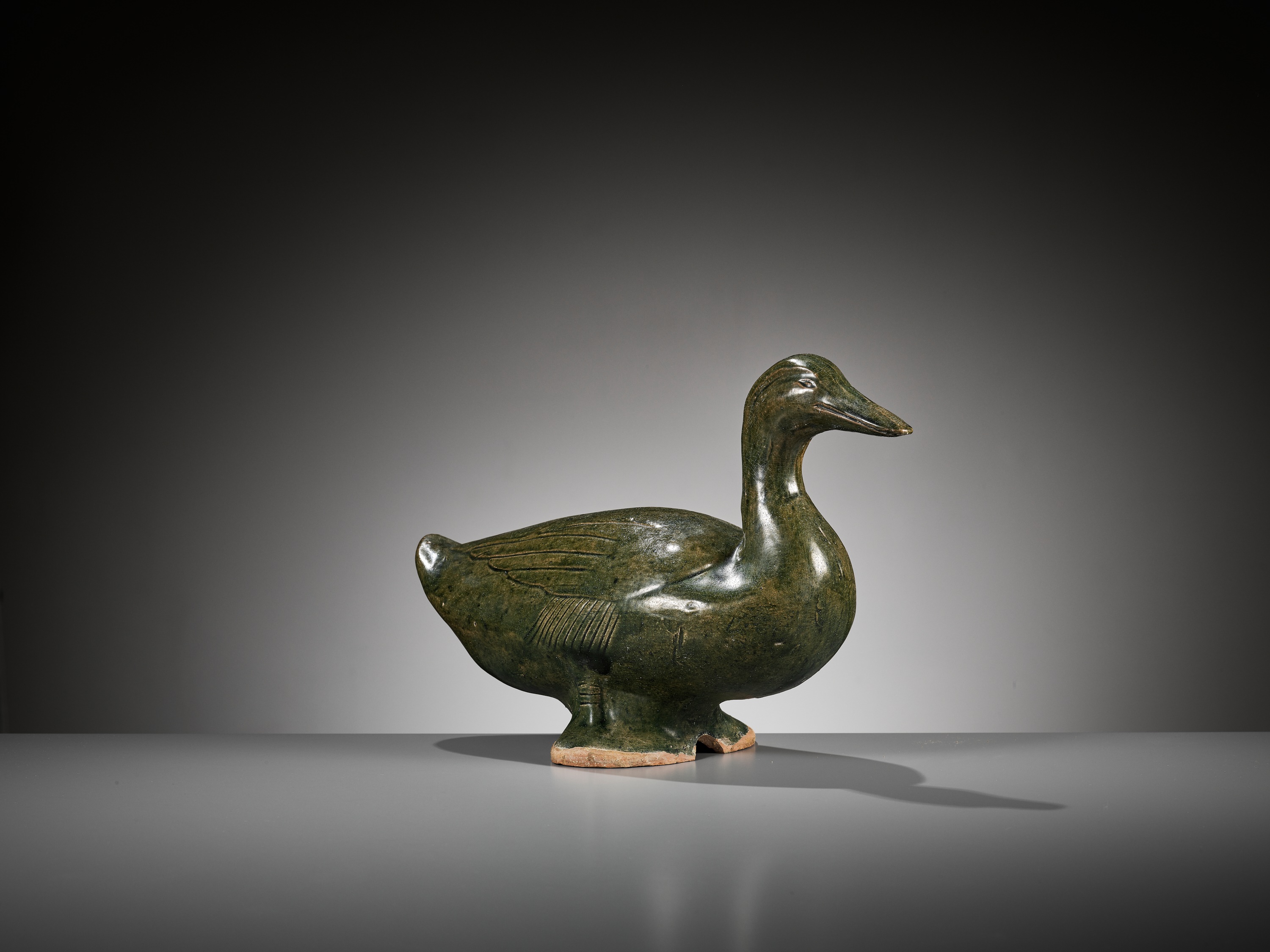 A GREEN GLAZED POTTERY FIGURE OF A DUCK, HAN DYNASTY - Image 5 of 9