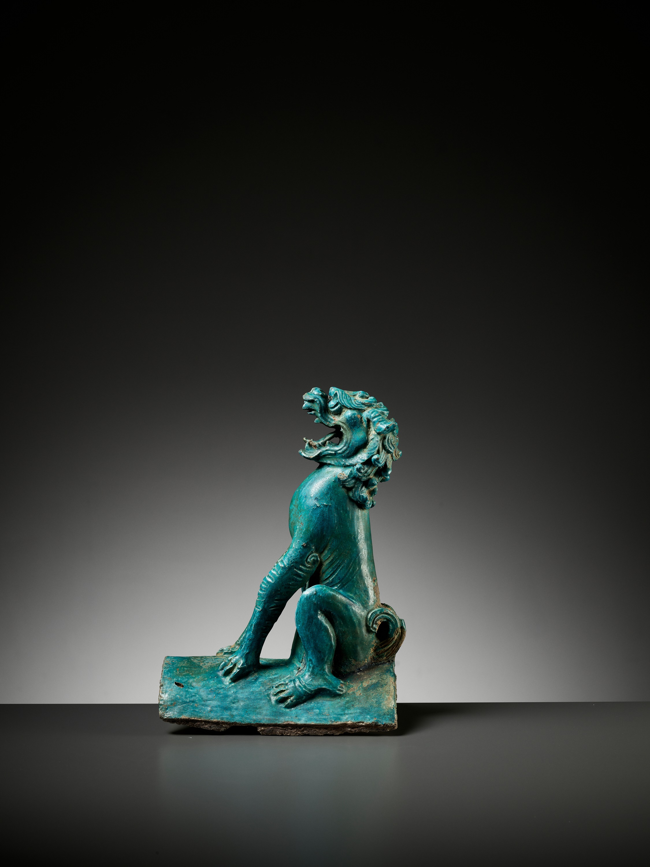 A TURQUOISE-GLAZED 'LION' ROOF TILE, MING DYNASTY - Image 2 of 13