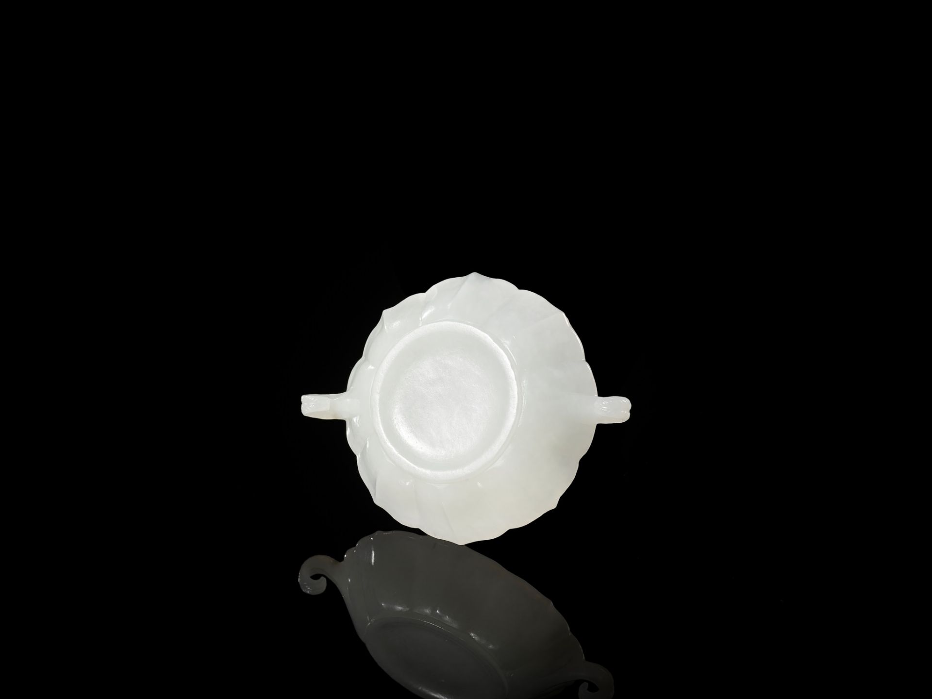 A WHITE JADE MUGHAL-STYLE LOBED BOWL, 18TH CENTURY - Image 9 of 10