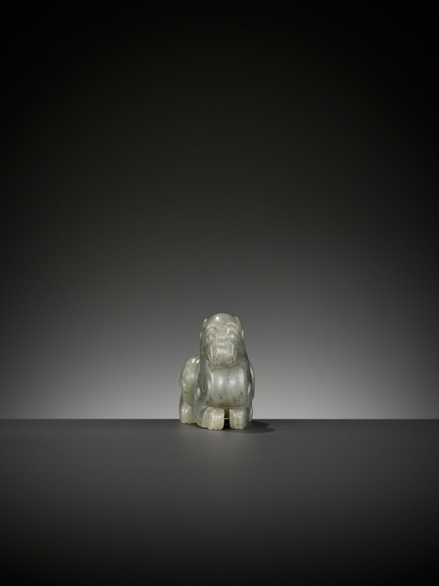 A GRAY JADE FIGURE OF A MYTHICAL BEAST, 17TH CENTURY - Image 5 of 13