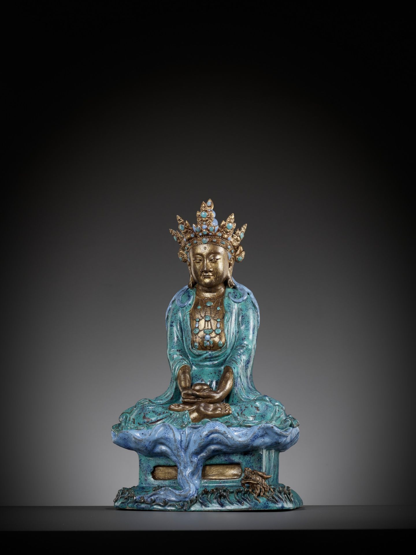 A VERY LARGE 'ROBIN'S EGG' ENAMELED AND GILT PORCELAIN FIGURE OF AMITAYUS,QIANLONG TO JIAQING PERIOD - Image 9 of 17