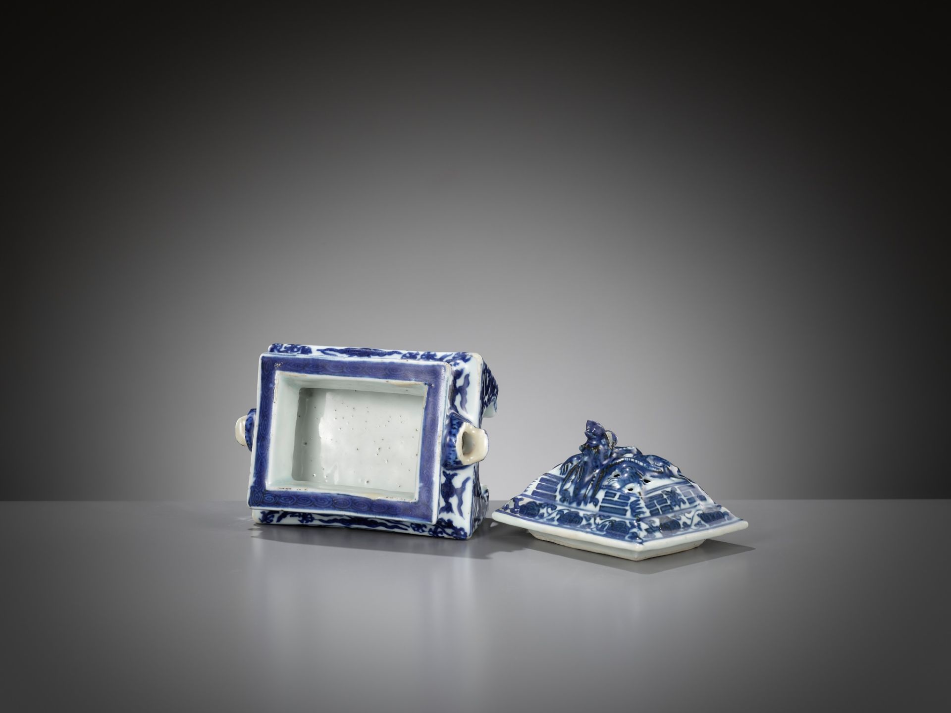 A RARE BLUE AND WHITE 'DRAGON' CENSER, WANLI MARK AND PERIOD - Image 11 of 16