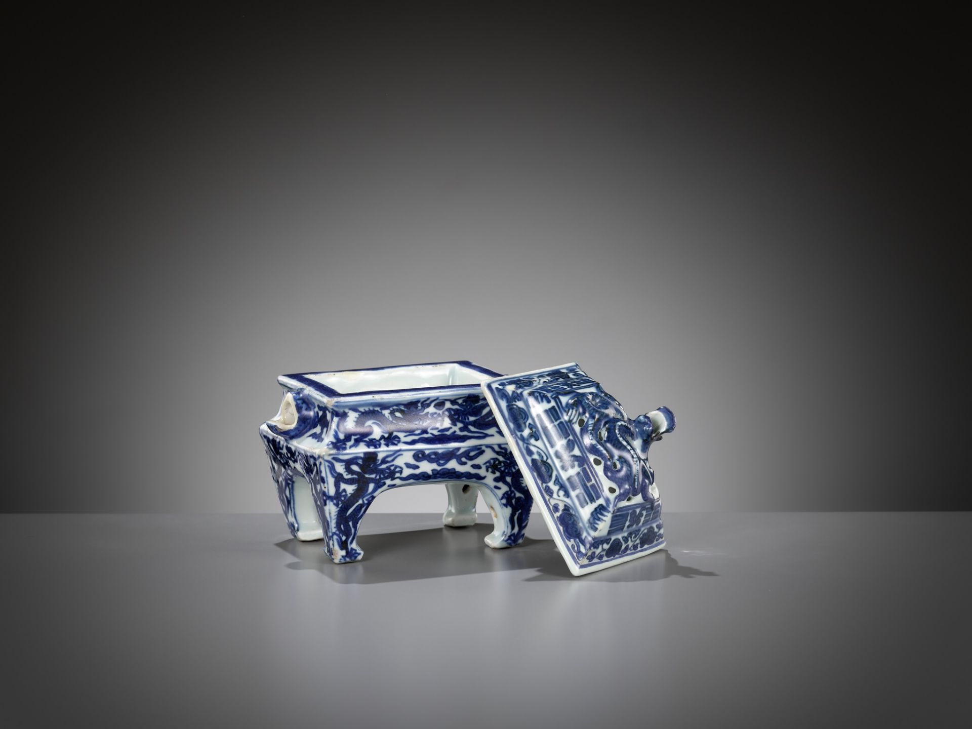 A RARE BLUE AND WHITE 'DRAGON' CENSER, WANLI MARK AND PERIOD - Image 13 of 16