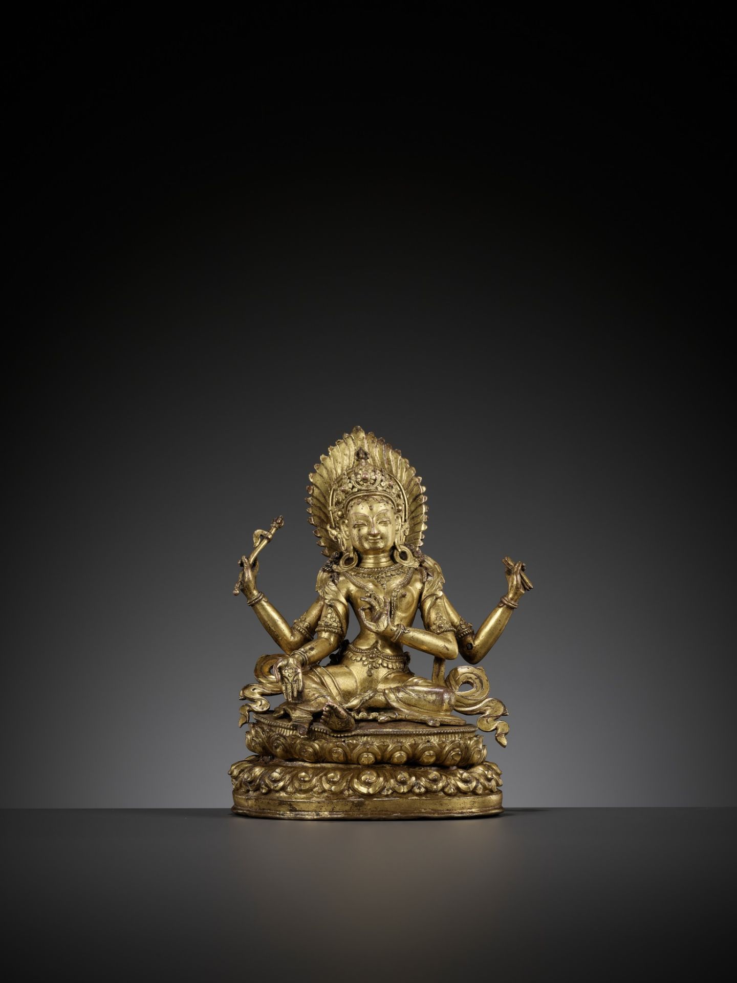 A CAST AND REPOUSSE GILT COPPER ALLOY FIGURE OF TARA, NEPAL, 18TH-19TH CENTURY - Image 7 of 13