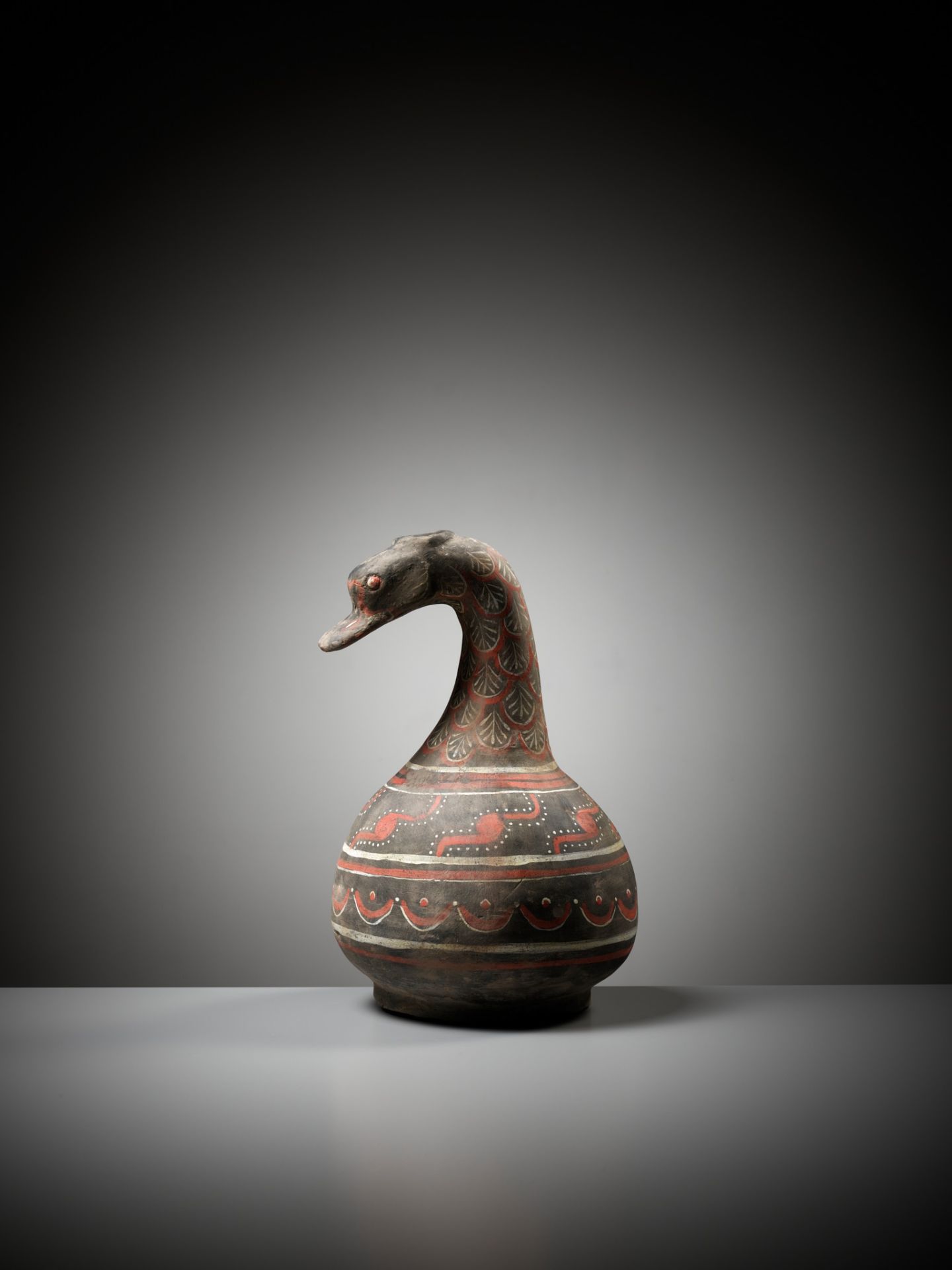 A DUCK-HEADED PAINTED POTTERY VESSEL, HAN DYNASTY - Bild 7 aus 12