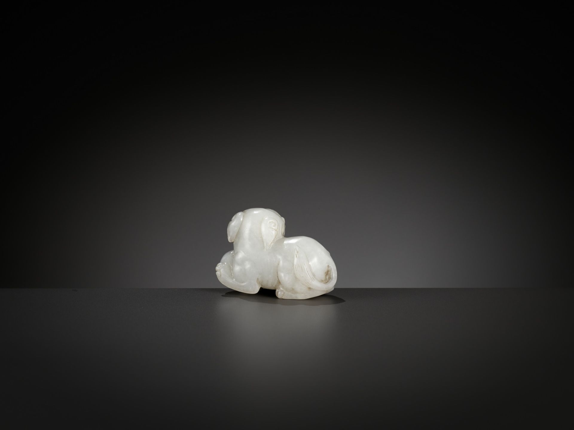 A WHITE AND GRAY JADE GROUP OF A LION AND CUB, LATE MING TO EARLY QING DYNASTY - Image 7 of 9