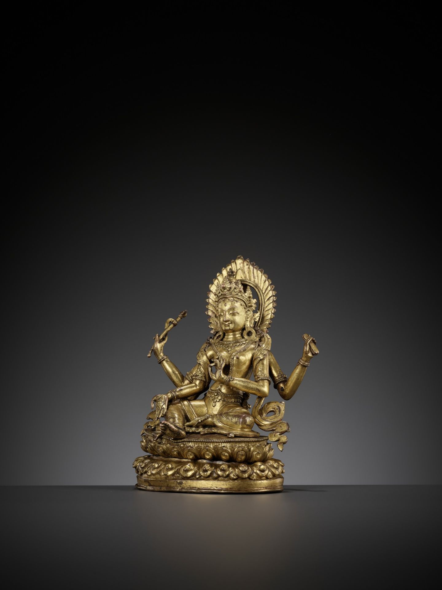 A CAST AND REPOUSSE GILT COPPER ALLOY FIGURE OF TARA, NEPAL, 18TH-19TH CENTURY - Image 8 of 13