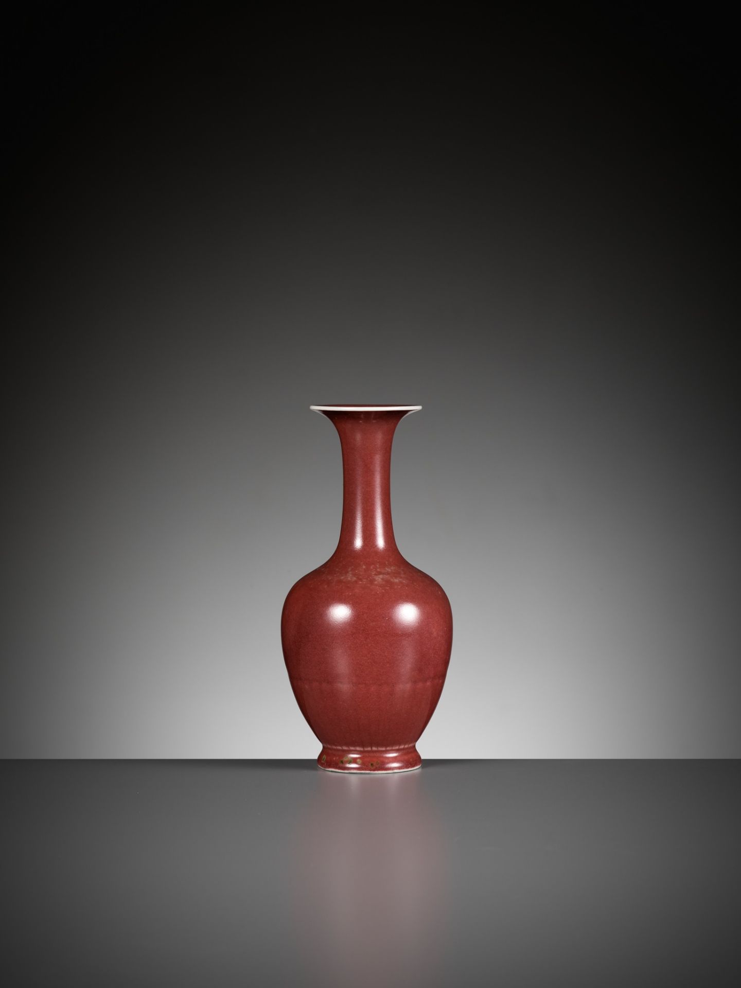 A PEACHBLOOM-GLAZED 'CHRYSANTHEMUM' VASE, JUBAN PING, 19TH CENTURY - Bild 8 aus 16