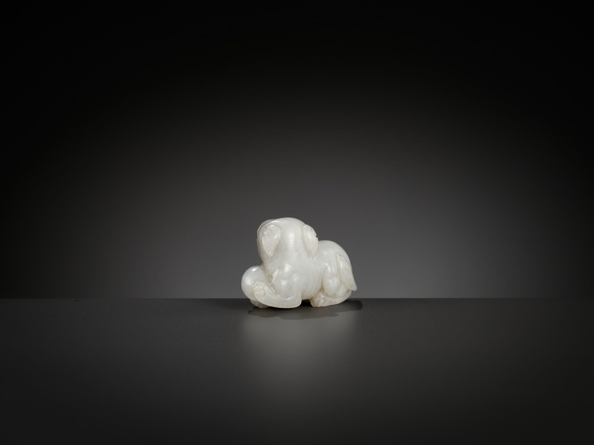 A WHITE AND GRAY JADE GROUP OF A LION AND CUB, LATE MING TO EARLY QING DYNASTY - Image 6 of 9