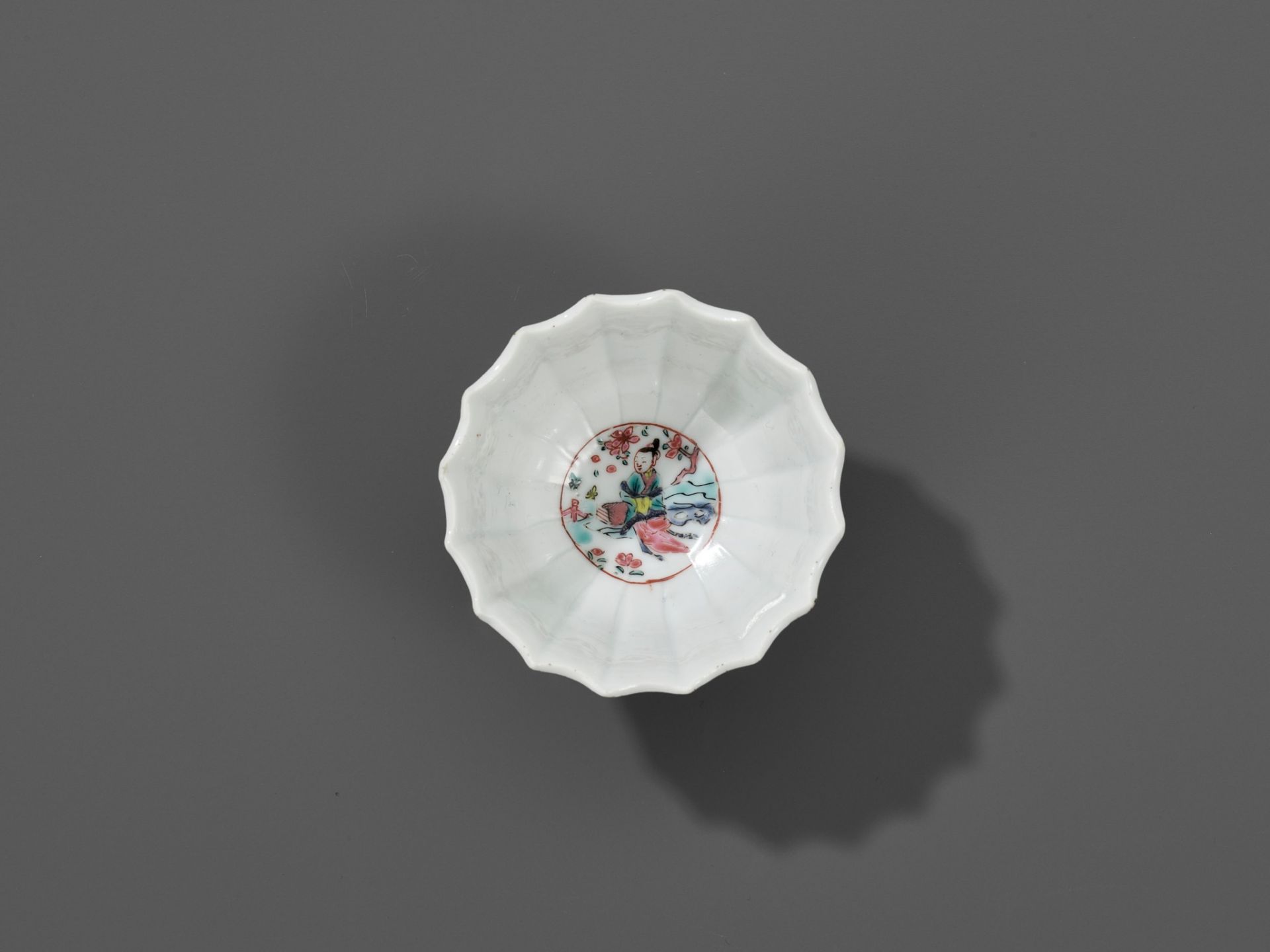 A FINE PAIR OF FAMILLE ROSE TEA BOWLS AND SAUCERS, LATE YONGZHENG TO EARLY QIANLONG PERIOD - Image 11 of 13