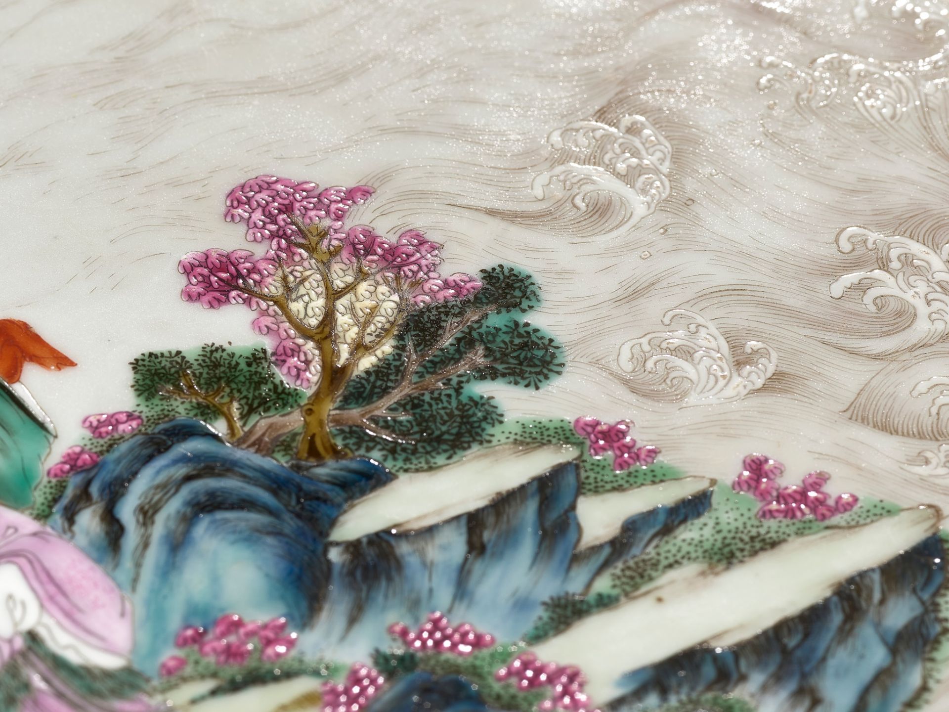 A FINELY PAINTED FAMILLE ROSE 'IMMORTALS' PLAQUE, QIANLONG PERIOD - Image 9 of 16