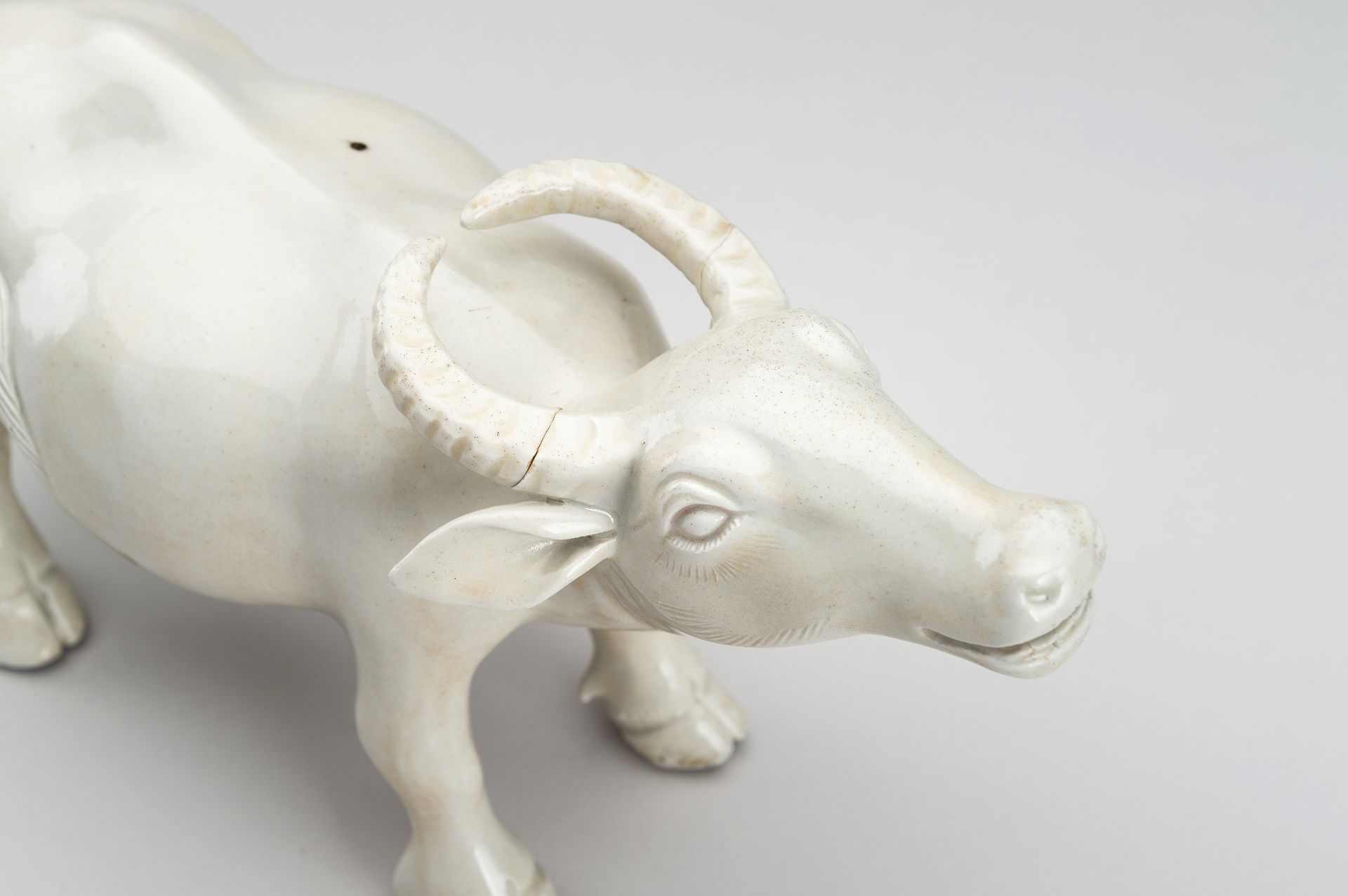 A DEHUA FIGURE OF AN OX, QING DYNASTY - Image 10 of 12