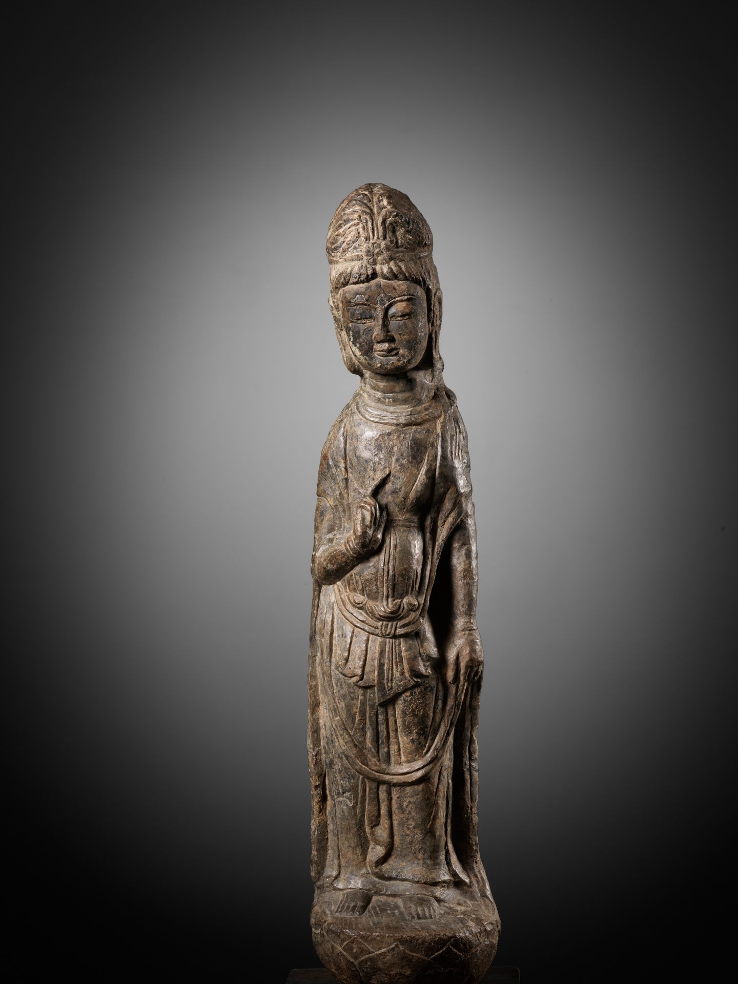 A RARE AND IMPORTANT LIMESTONE FIGURE OF A BODHISATTVA, LONGMEN GROTTOES, NORTHERN WEI DYNASTY - Image 18 of 18