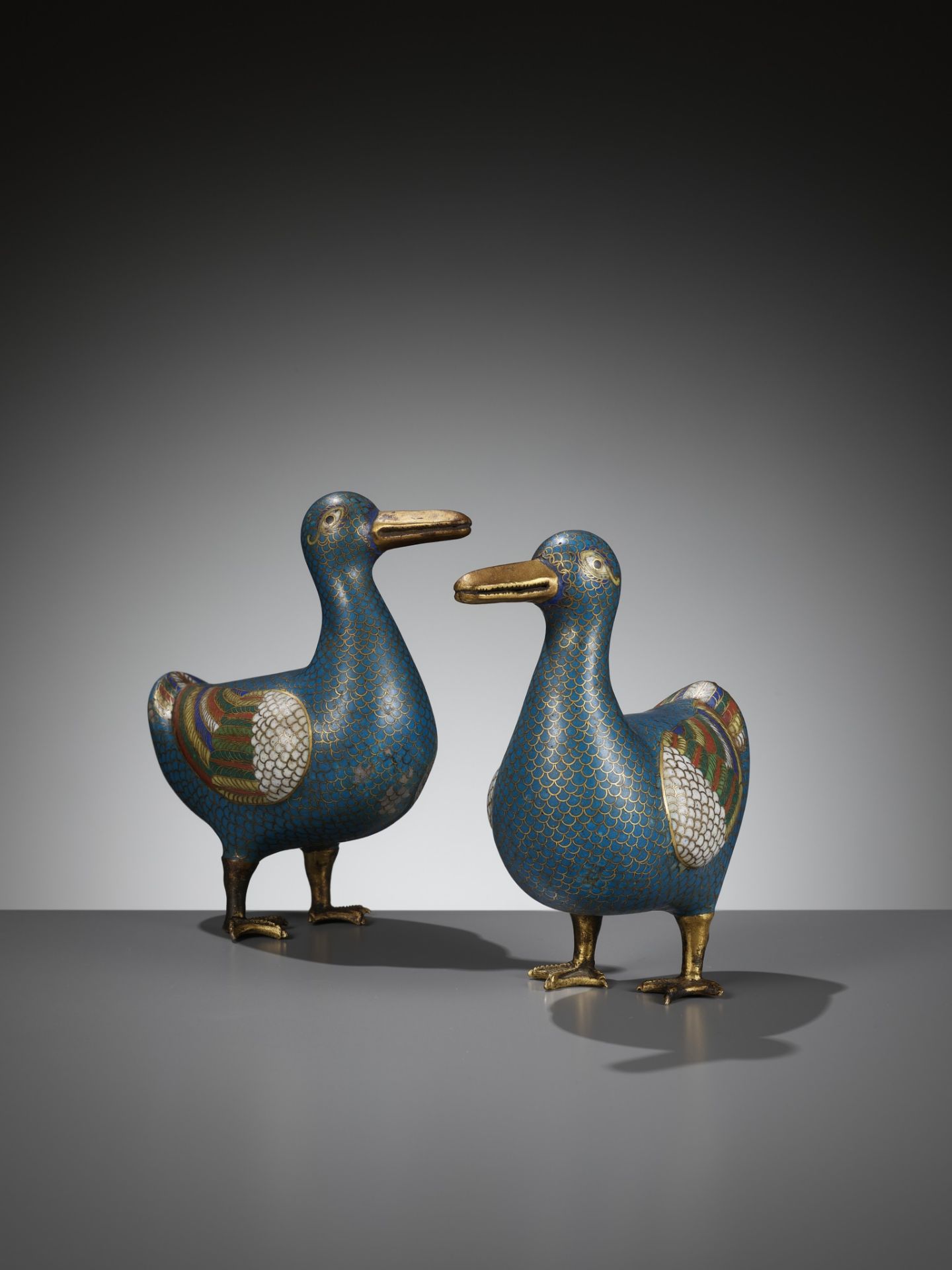 A PAIR OF CLOISONNE ENAMEL FIGURES OF DUCKS, QING DYNASTY - Image 7 of 8