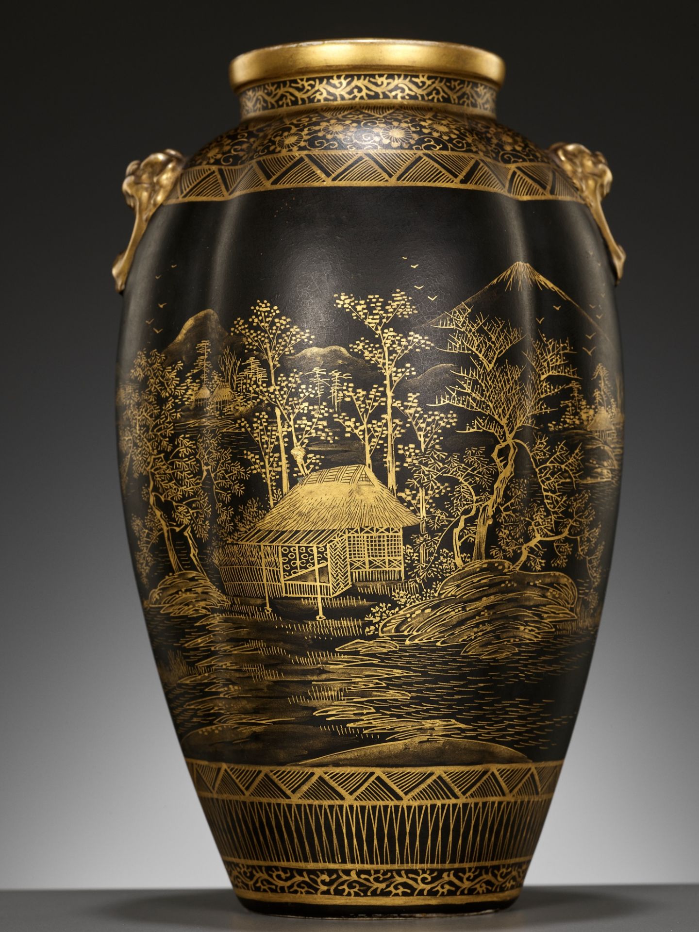 A PAIR OF GILT SATSUMA EARTHENWARE VASES WITH KOMAI STYLE MOTIF - Image 8 of 16