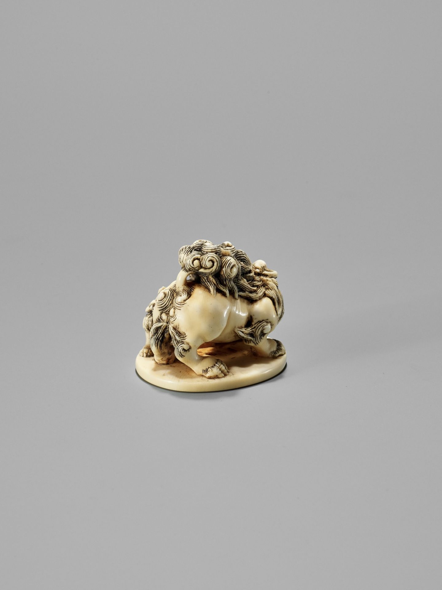 TOSHINAGA: AN IVORY NETSUKE OF A SHISHI WITH YOUNG - Image 7 of 12