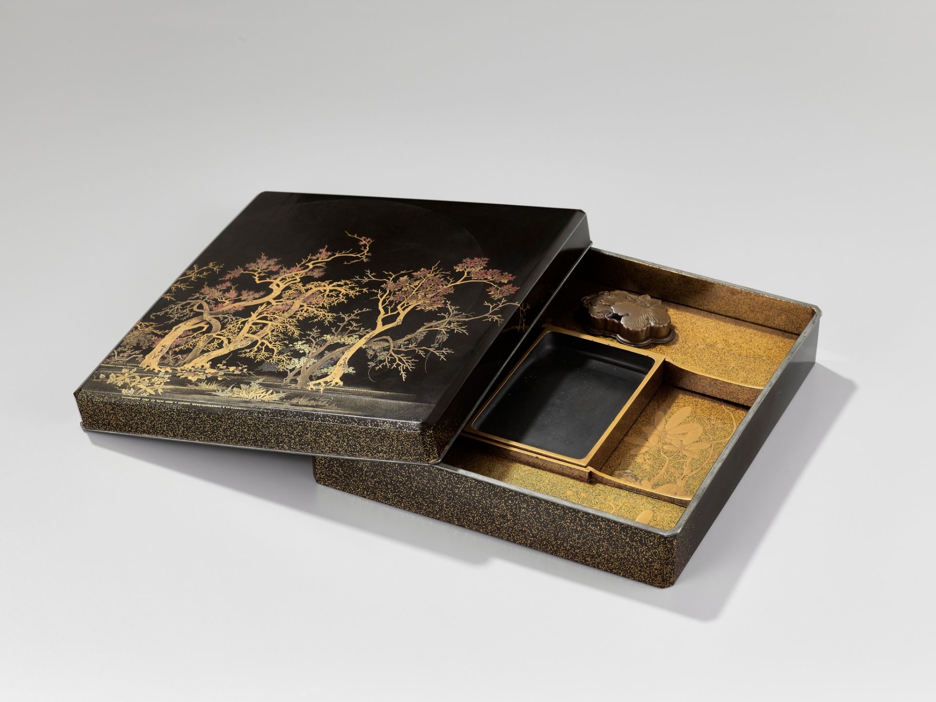 A SUPERB LACQUER SUZURIBAKO (WRITING BOX) DEPICTING A MOONLIT FOREST - Image 11 of 15
