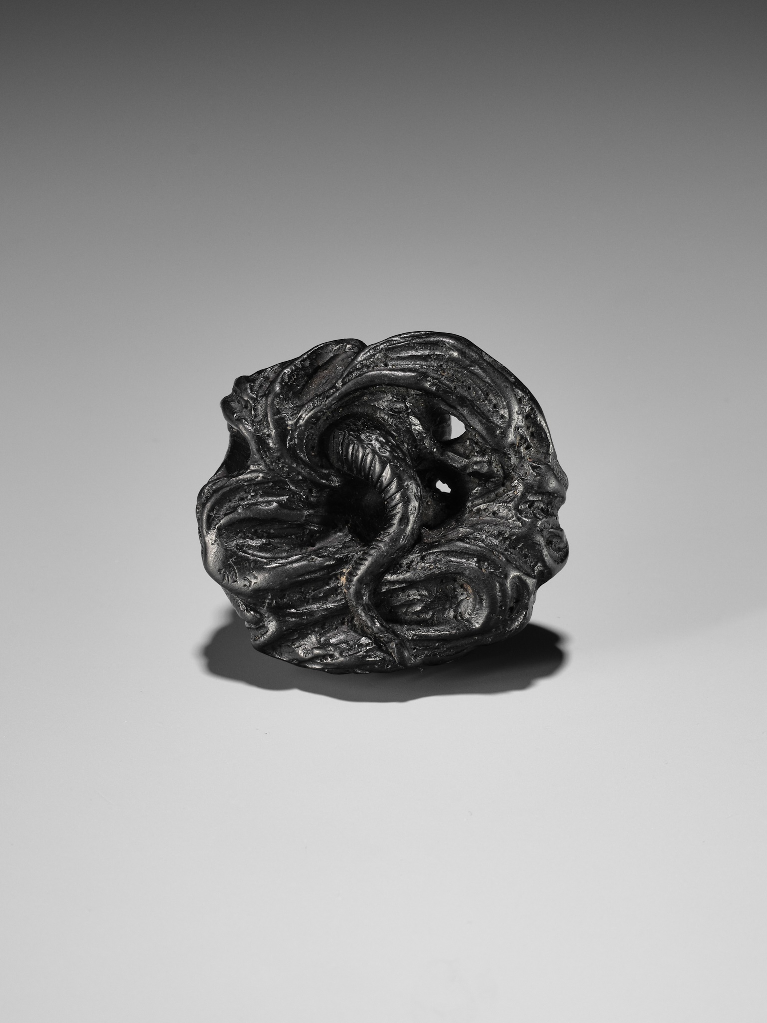 YASUSADA SHUZAN: A RARE EBONY WOOD NETSUKE OF THE SANSUKUMI - Image 12 of 13