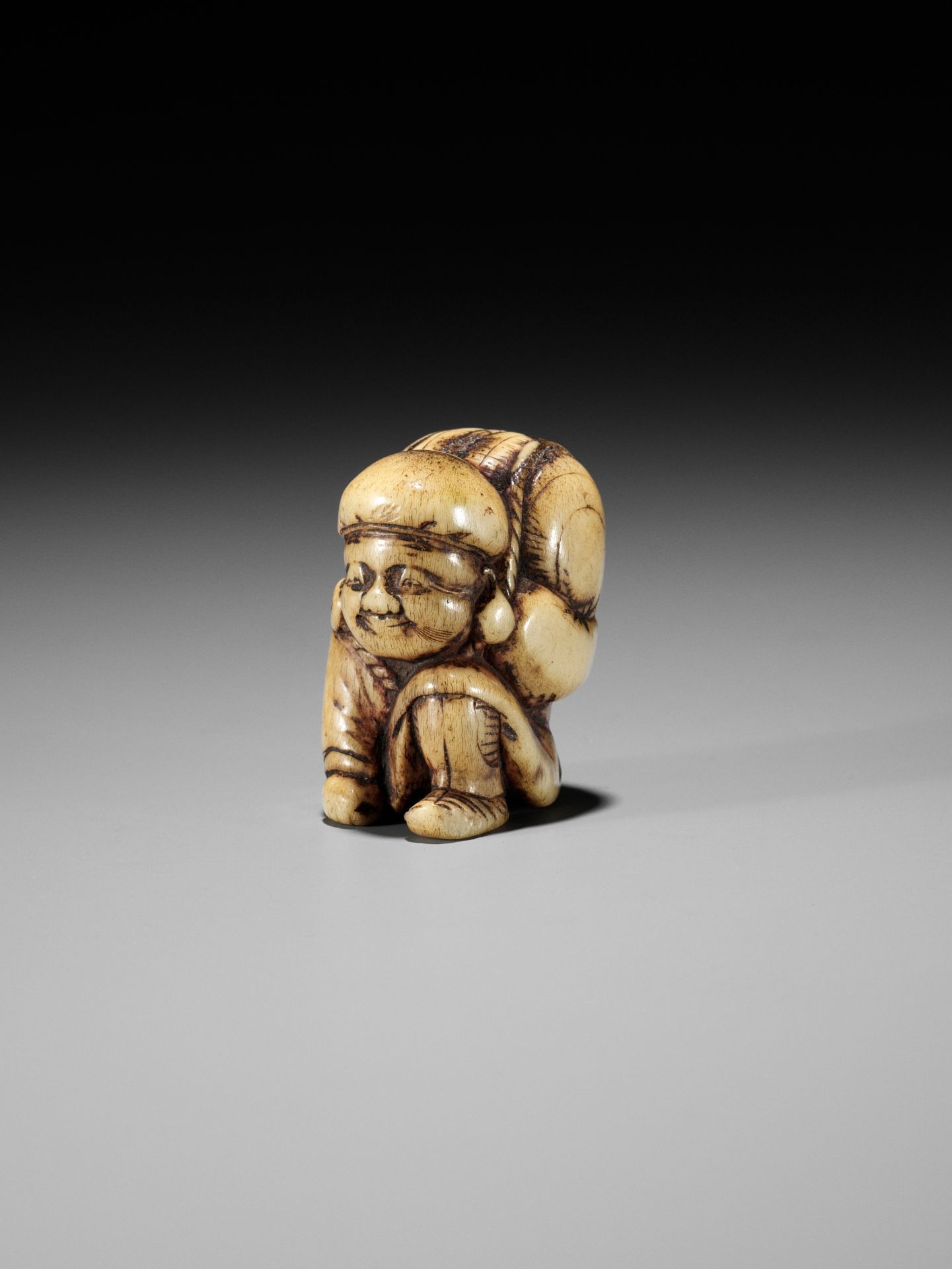 A GOOD STAG ANTLER NETSUKE OF DAIKOKU - Image 4 of 11