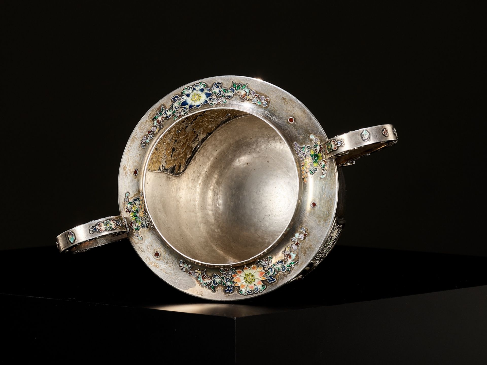 A MASTERFUL SILVER AND CLOISONNÃ‰ ENAMEL KORO, ATTRIBUTED TO HIRATSUKA MOHEI - Image 10 of 13