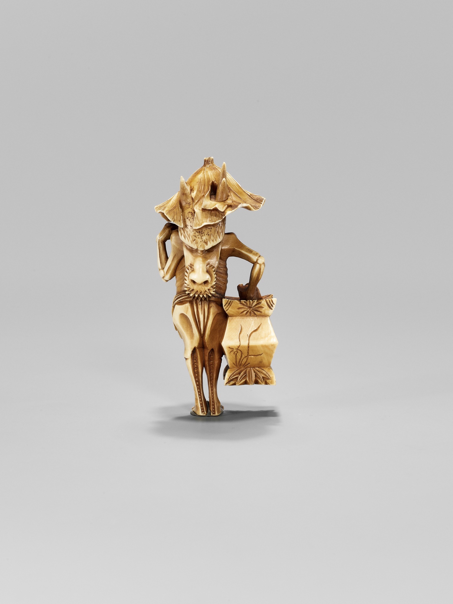 A RARE IVORY NETSUKE OF OTSUYU WITH THE PEONY LANTERN - Image 7 of 12