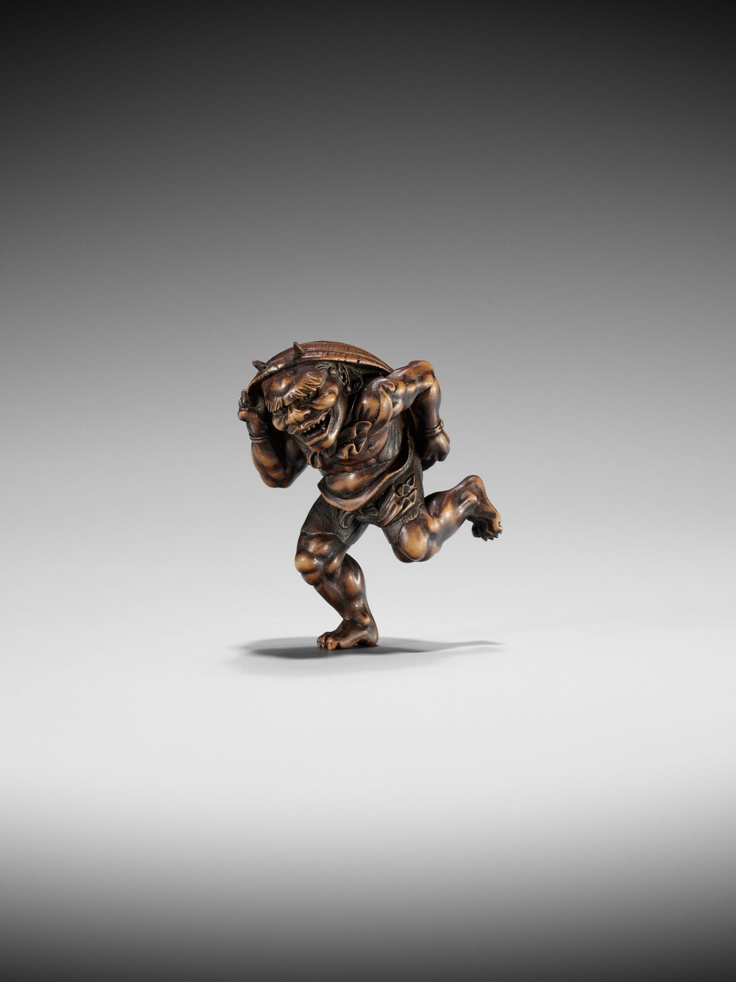 A WOOD NETSUKE OF AN ONI AT SETSUBUN, ATTRIBUTED TO ROKKO - Image 4 of 10