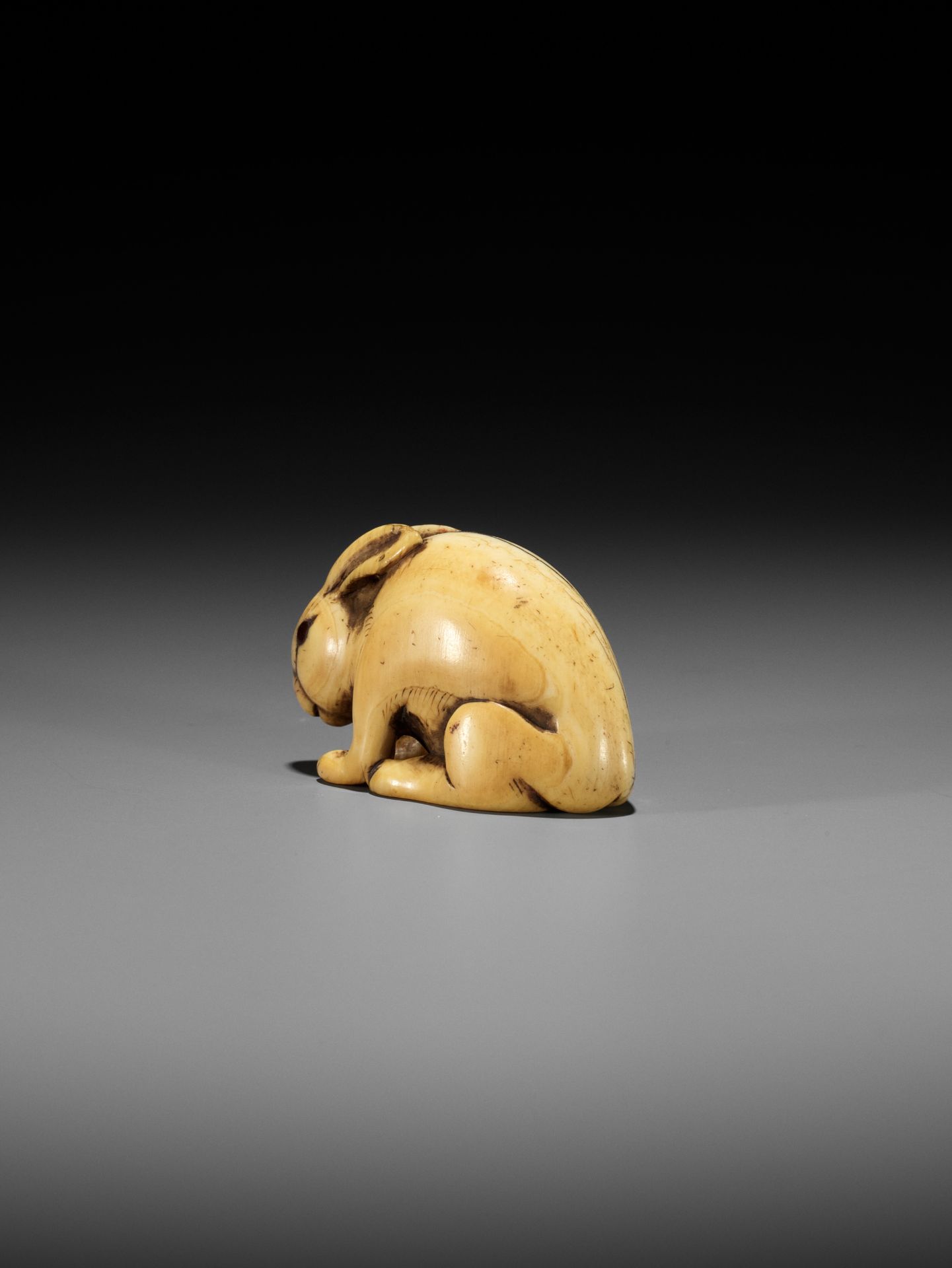 A LARGE KYOTO SCHOOL IVORY NETSUKE OF A RABBIT - Image 6 of 10