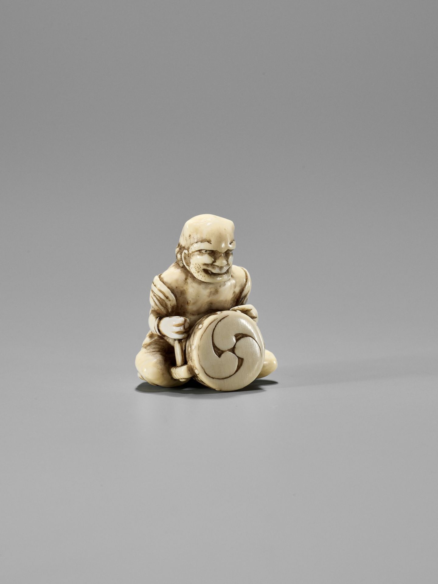 GYOKKOSAI: A FINE IVORY NETSUKE OF RAIJIN - Image 7 of 11