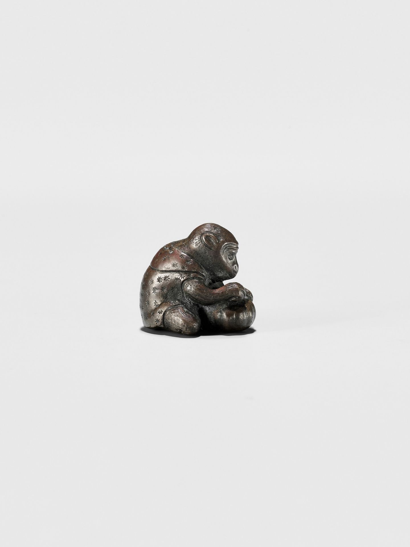 A RARE BRONZE NETSUKE OF A MONKEY WITH GOURD - Image 6 of 9