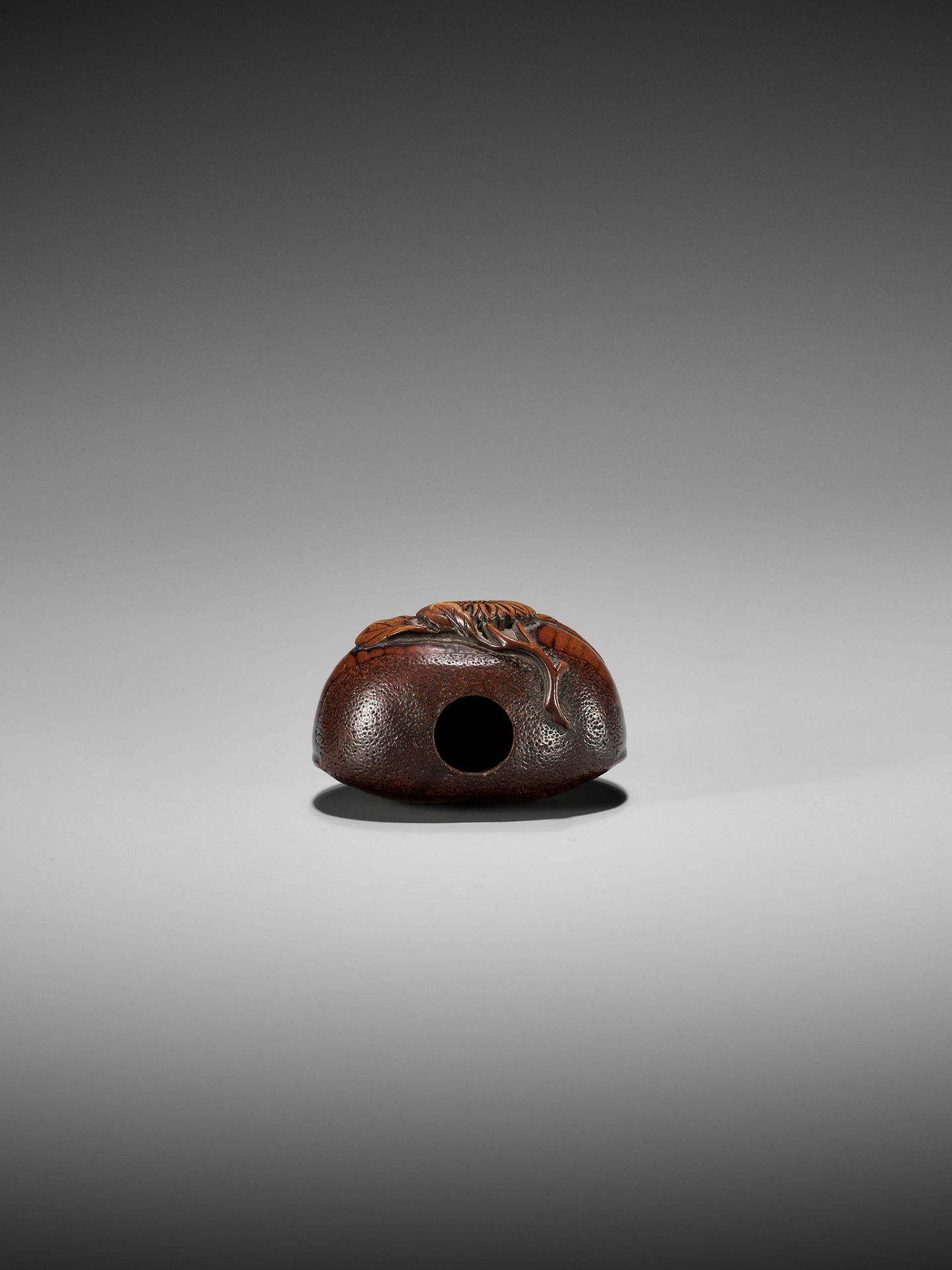 AN EARLY AUTUMNAL WOOD NETSUKE OF A CHESTNUT WITH CHRYSANTHEMUM - Image 7 of 7