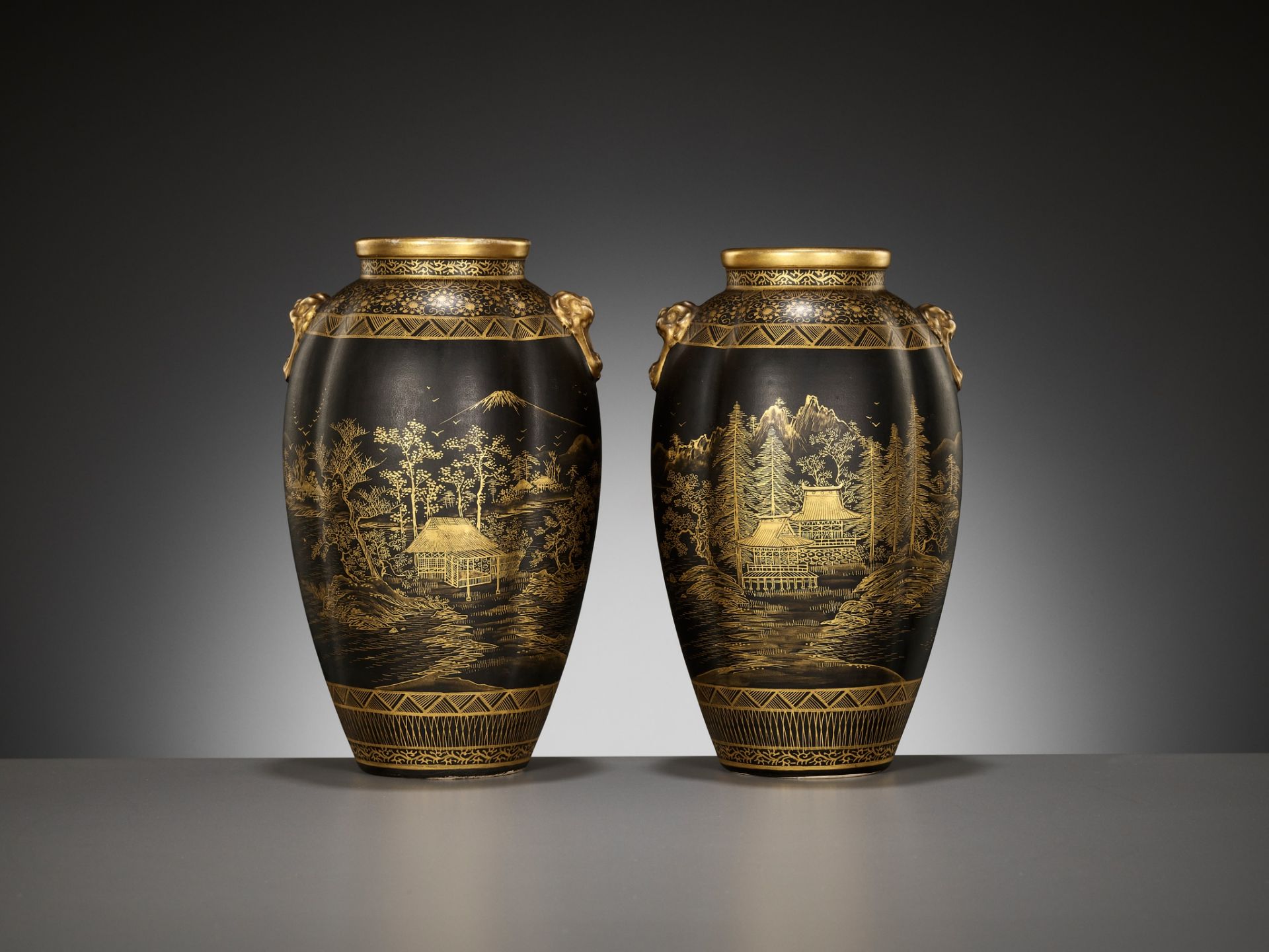 A PAIR OF GILT SATSUMA EARTHENWARE VASES WITH KOMAI STYLE MOTIF - Image 6 of 16