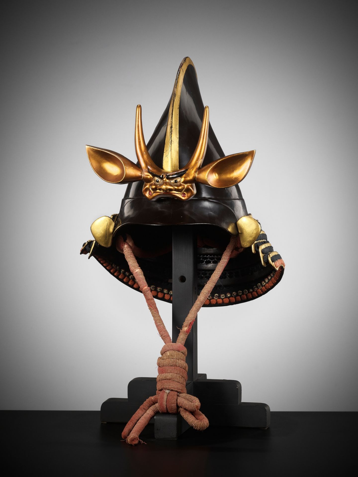 A BLACK AND GOLD-LACQUERED KAWARI KABUTO WITH ONI MAEDATE - Image 3 of 8