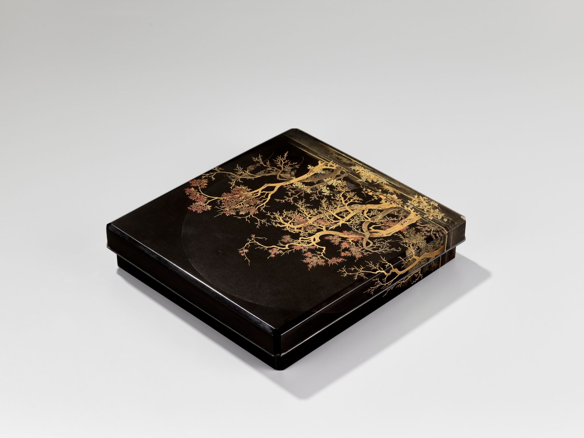 A SUPERB LACQUER SUZURIBAKO (WRITING BOX) DEPICTING A MOONLIT FOREST - Image 12 of 15