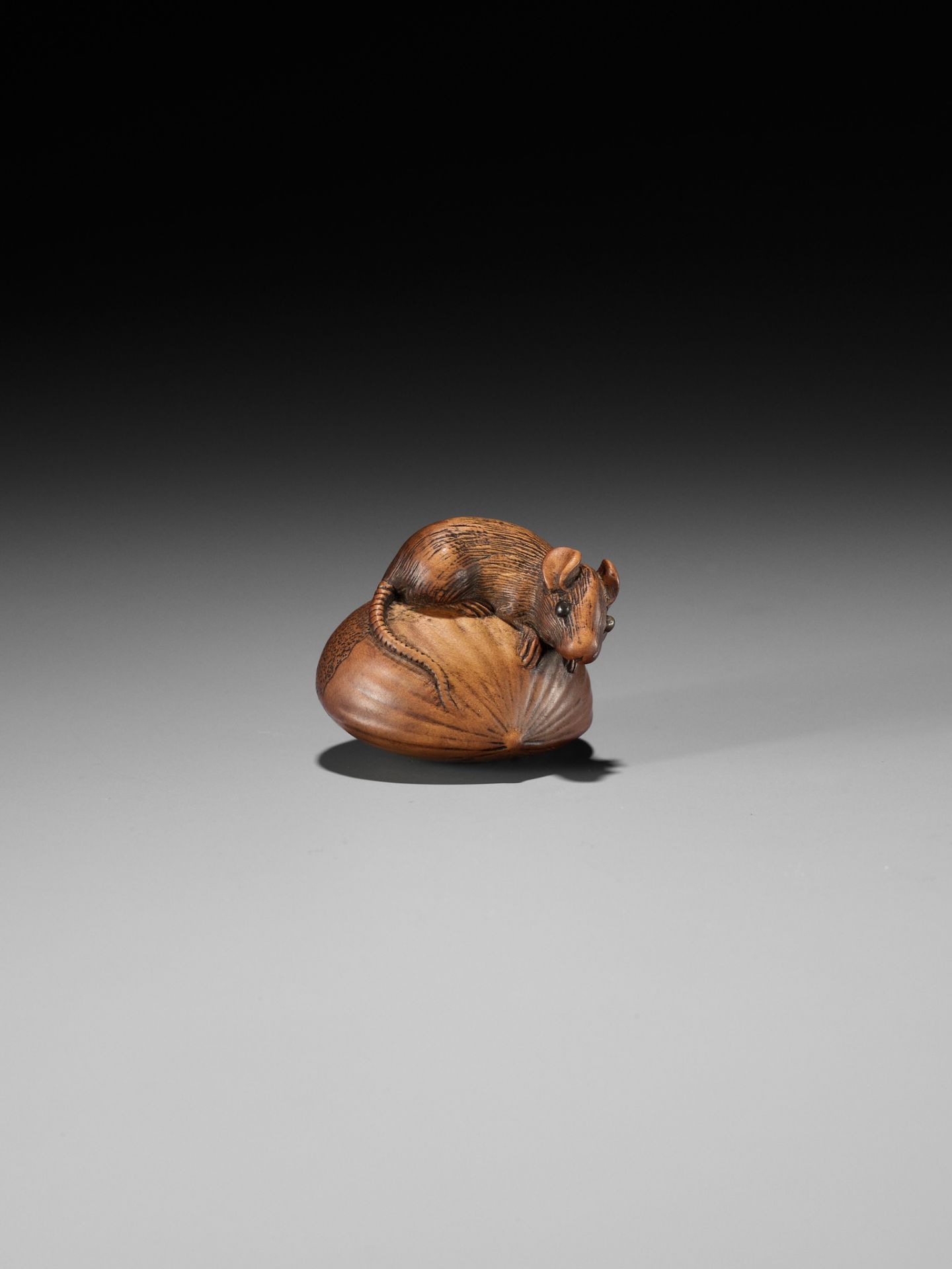 A WOOD NETSUKE OF A RAT ON A HUGE CHESTNUT - Image 7 of 9