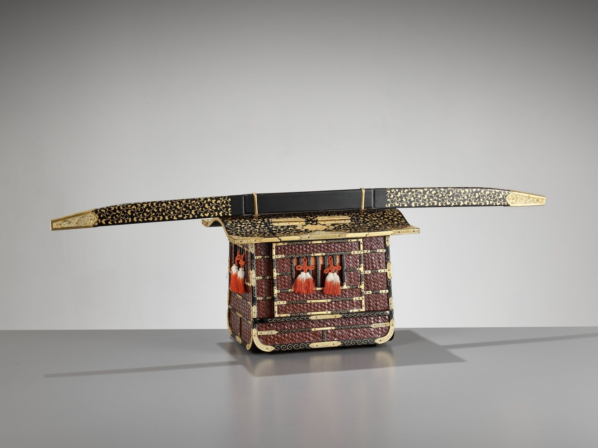 A LACQUER MINIATURE KAGO (PALANQUIN) - Image 10 of 14