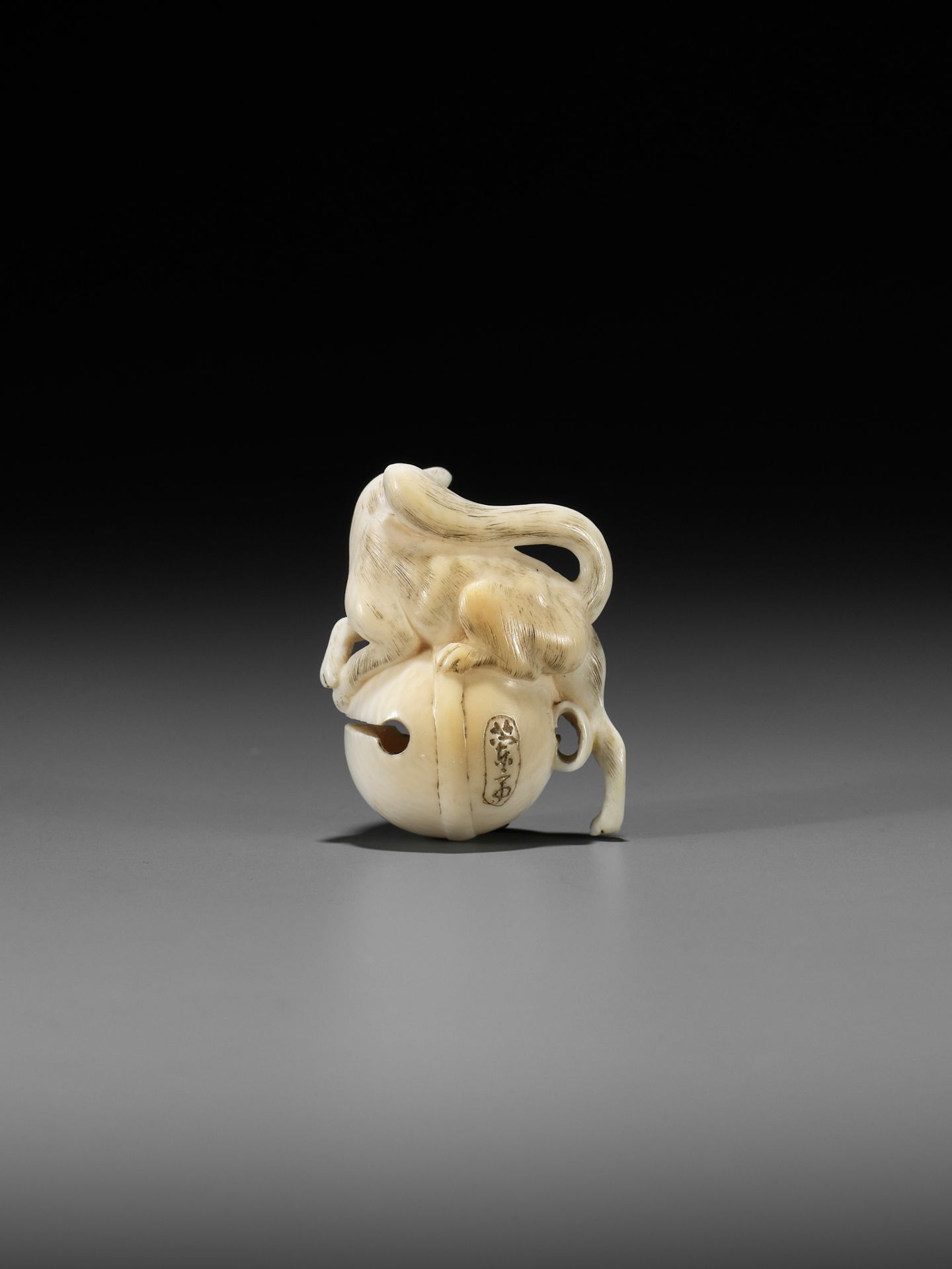 RANTEI: A FINE IVORY NETSUKE OF A FOX WITH TEMPLE BELL - Image 2 of 12